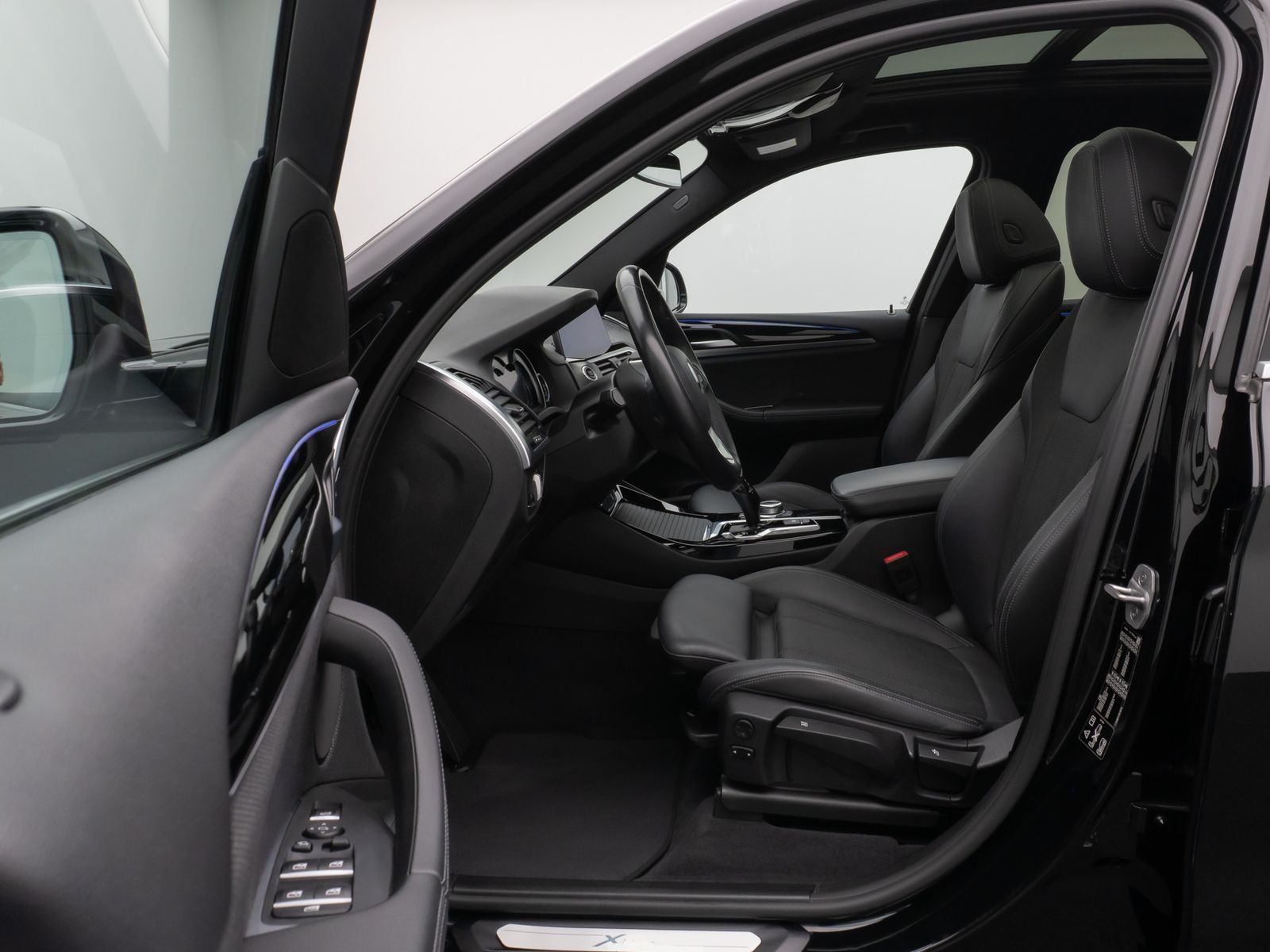 Fahrzeugabbildung BMW X3 xD20d xLine Kamera Panorama HUD DAB HiFi 19"