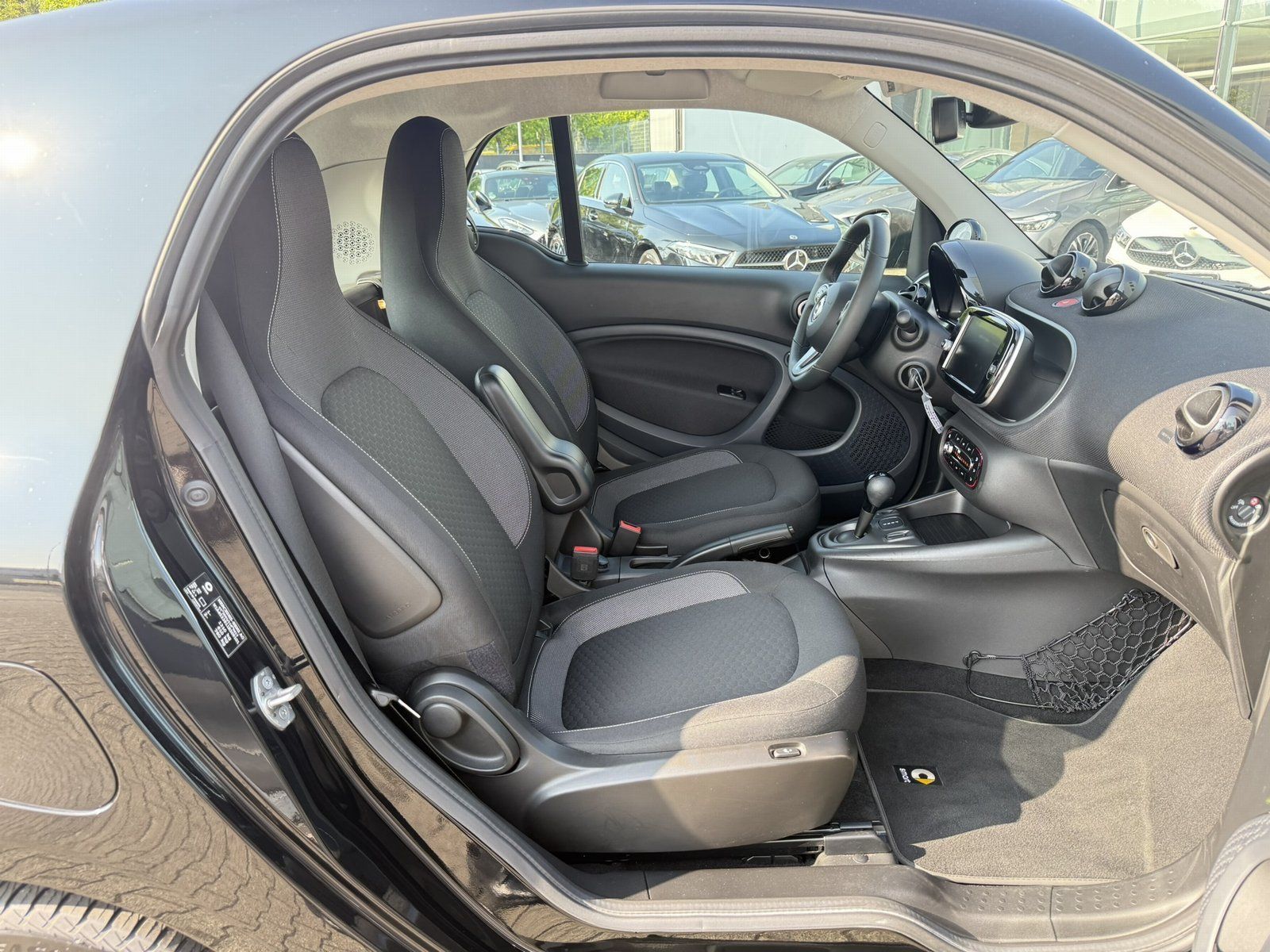Fahrzeugabbildung Smart SMART EQ FORTWO*PANO*AMBIENTE*KAMERA*LED*PDC