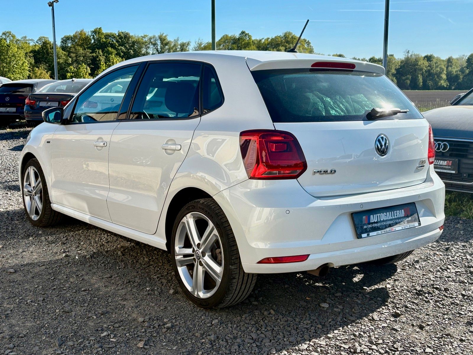 Fahrzeugabbildung Volkswagen Polo V Lounge 1.2 TSI 81kW LED Glasdach PDC Spor