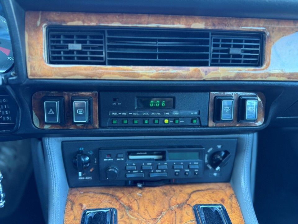 Fahrzeugabbildung Jaguar XJS 12 Zylinder Cabrio H. Zul. HU Neu