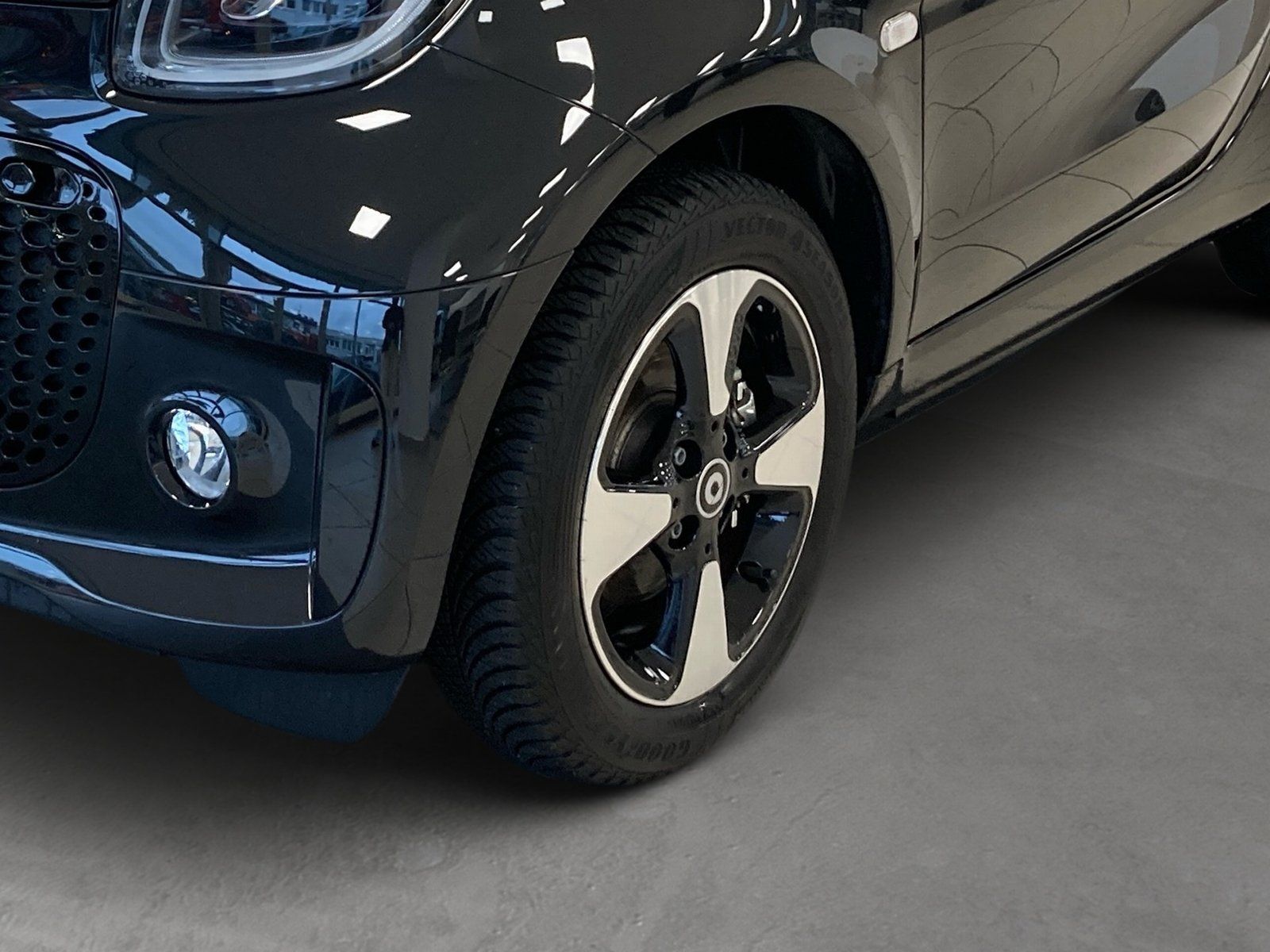 Fahrzeugabbildung Smart smart EQ fortwo Exclusive*Kamera*Media*LED*22kW*