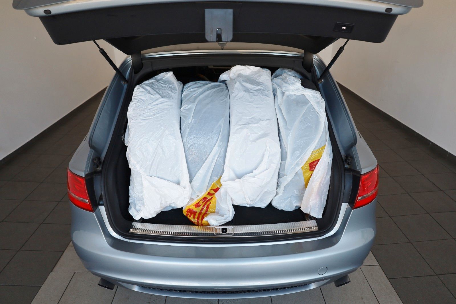 Fahrzeugabbildung Audi A4 Avant S line T.Leder,Navi,Xenon,SH.PDC