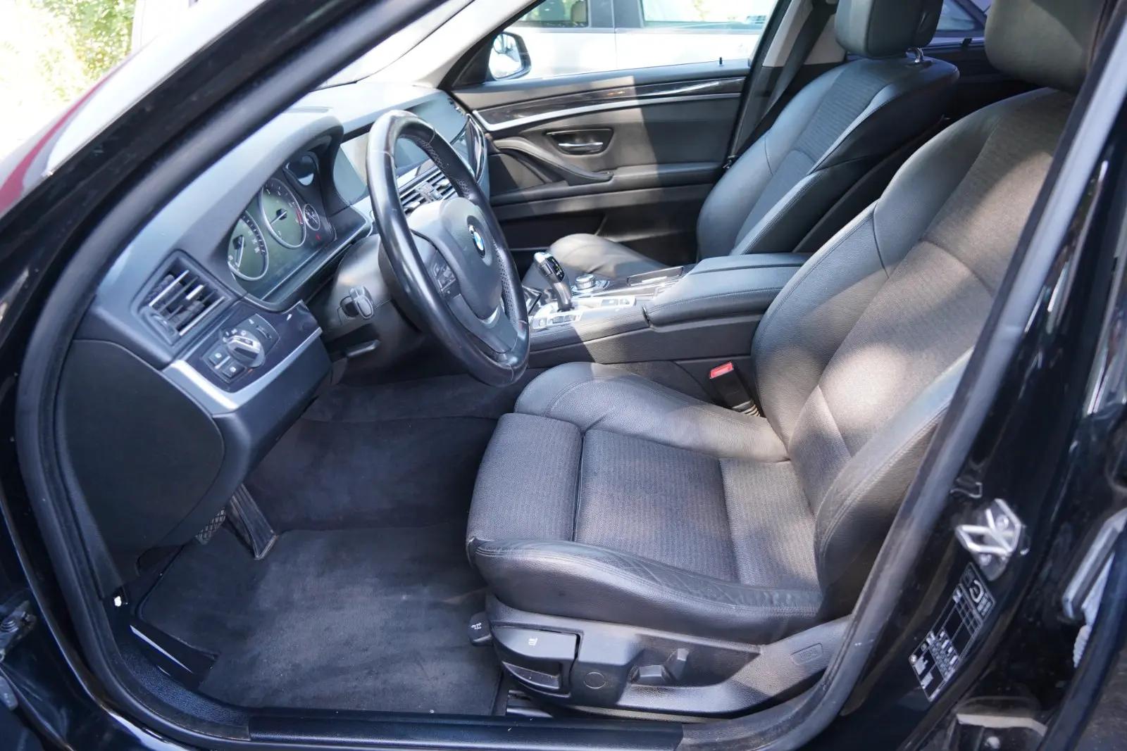 BMW 520d F11 Touring Bi-Xenon*Navi*Temp*AHK*