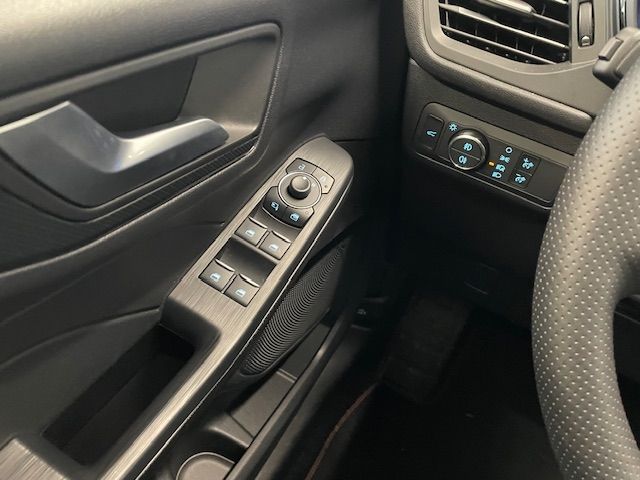 Fahrzeugabbildung Ford Kuga ST-Line X HUD Navi Digitales Cockpit Sounds