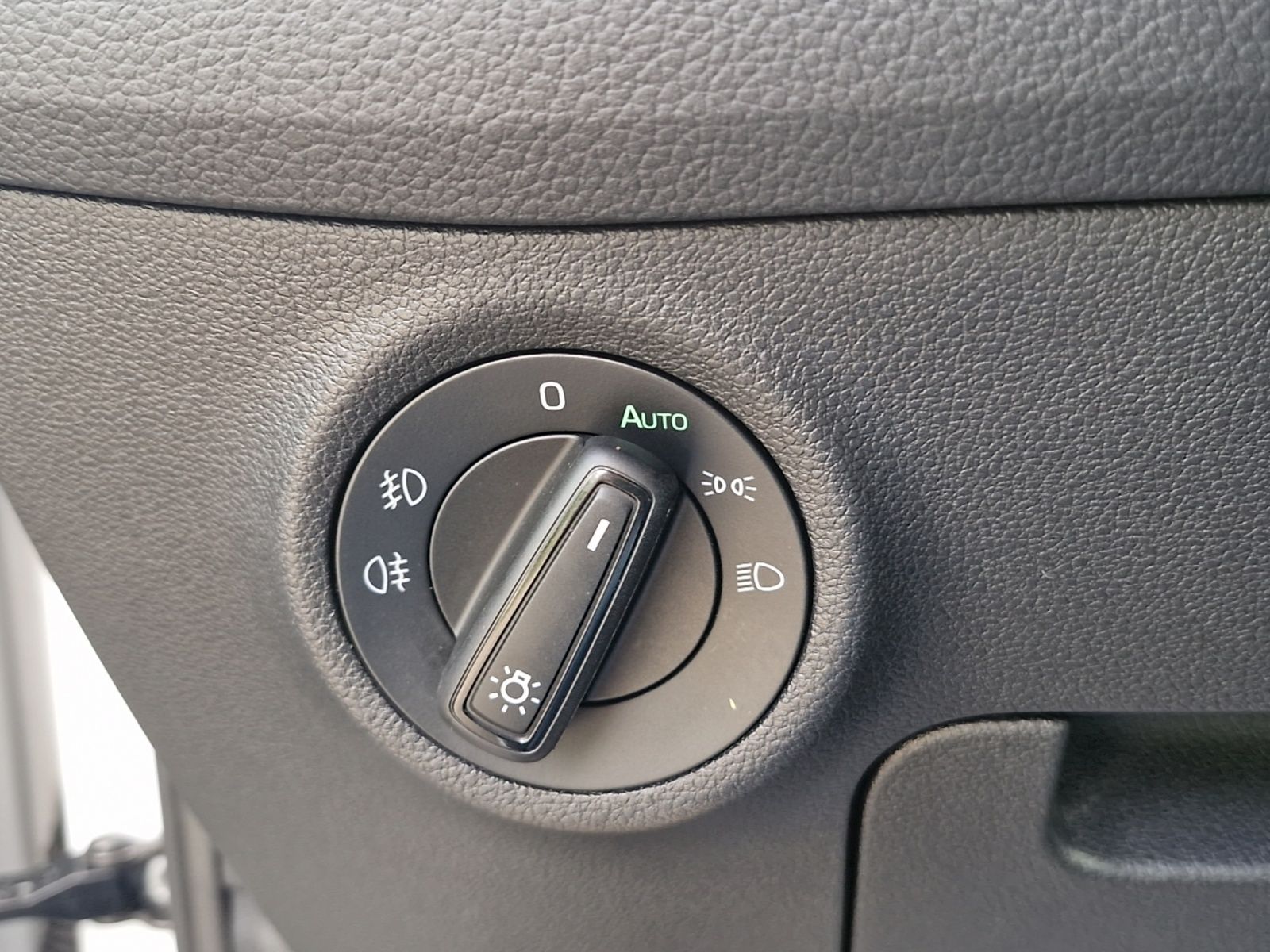 Fahrzeugabbildung SKODA Kodiaq TDI Clever 4x4 LED Navi ACC STHZ 4xSHZ