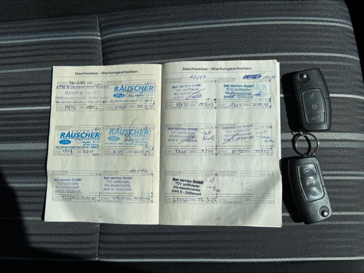 Ford Focus 2010 — photo 23