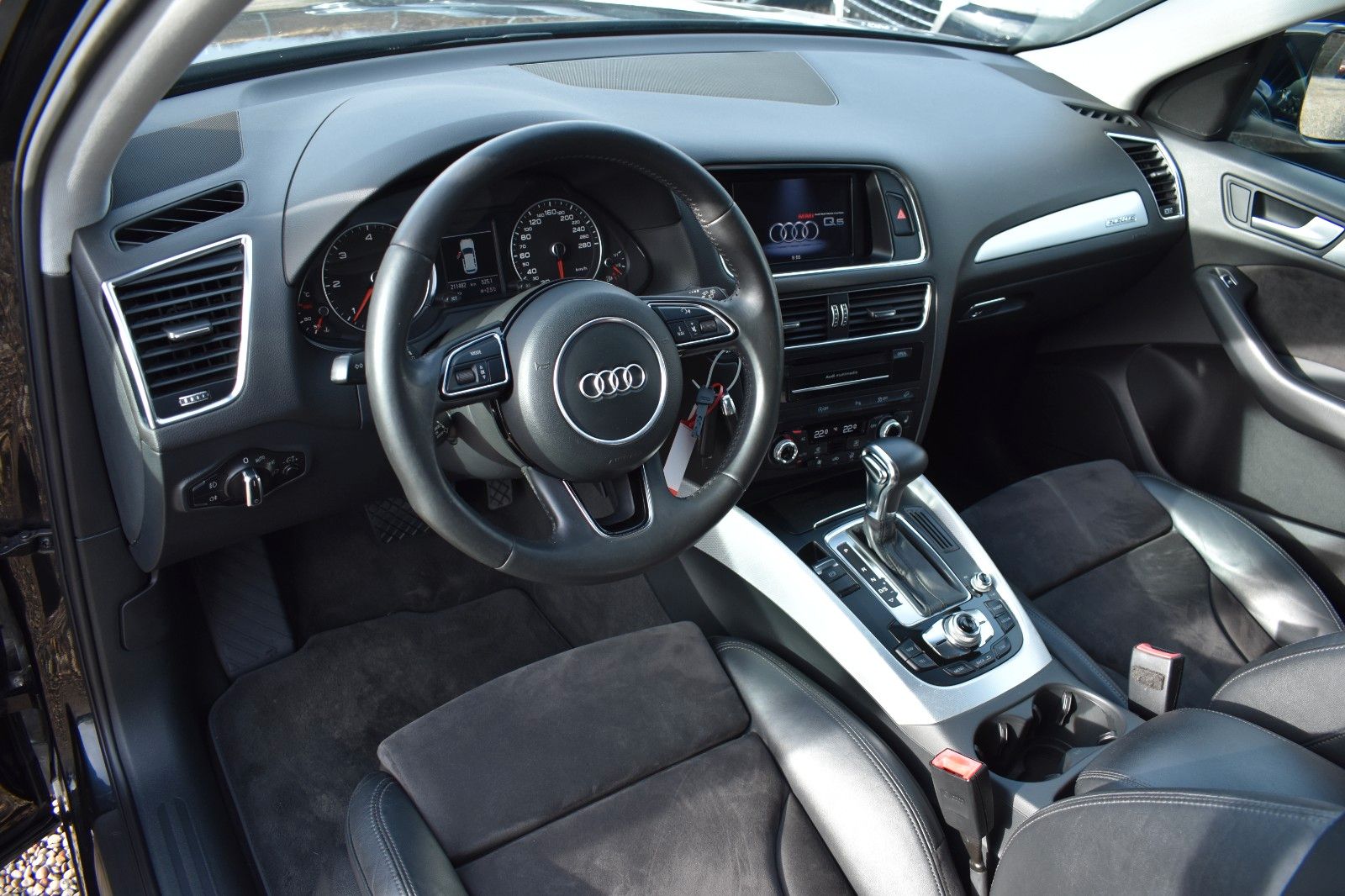 Fahrzeugabbildung Audi Q5 2.0 TDI 130 kW quattro S Line AHK  20*