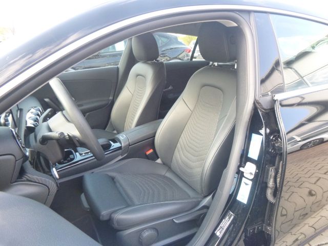 Fahrzeugabbildung Mercedes-Benz CLA 180 Shooting Brake >AUT/NAV/SHZ