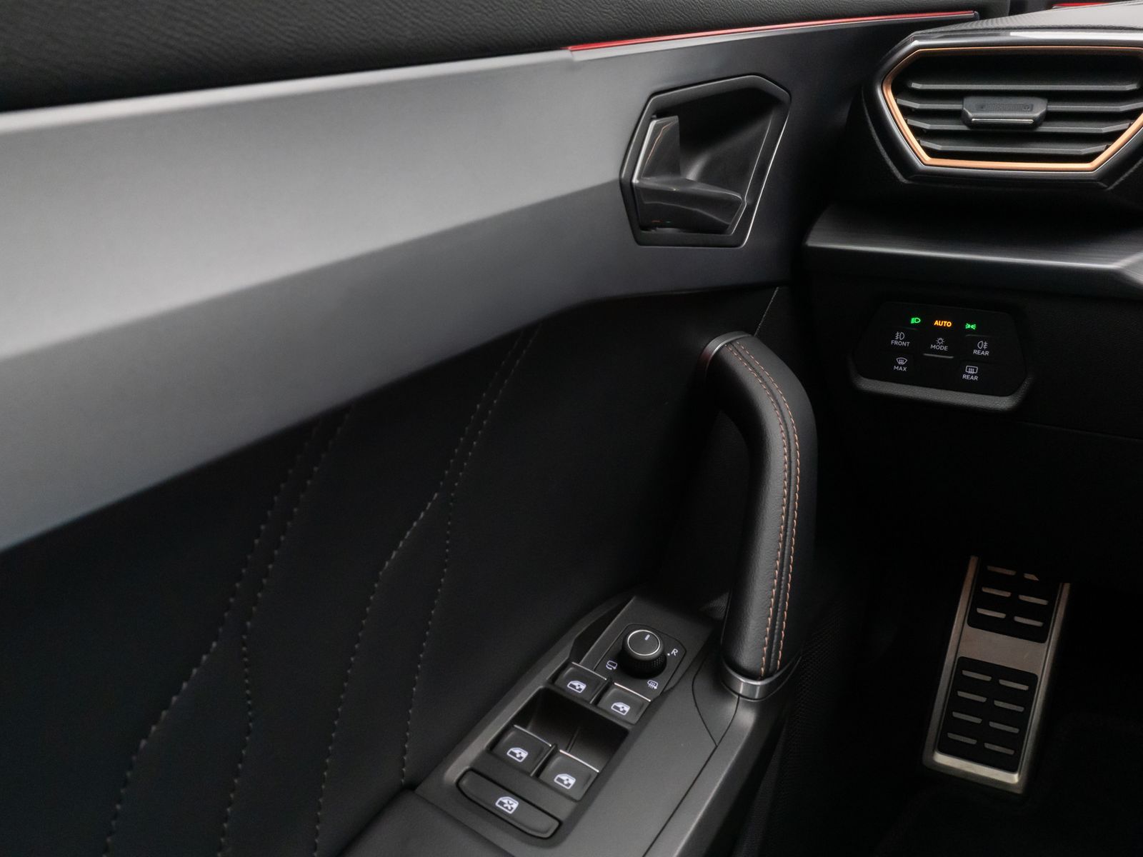 Fahrzeugabbildung CUPRA Leon DAB Kamera Lenkrhzg ACC LED Sport