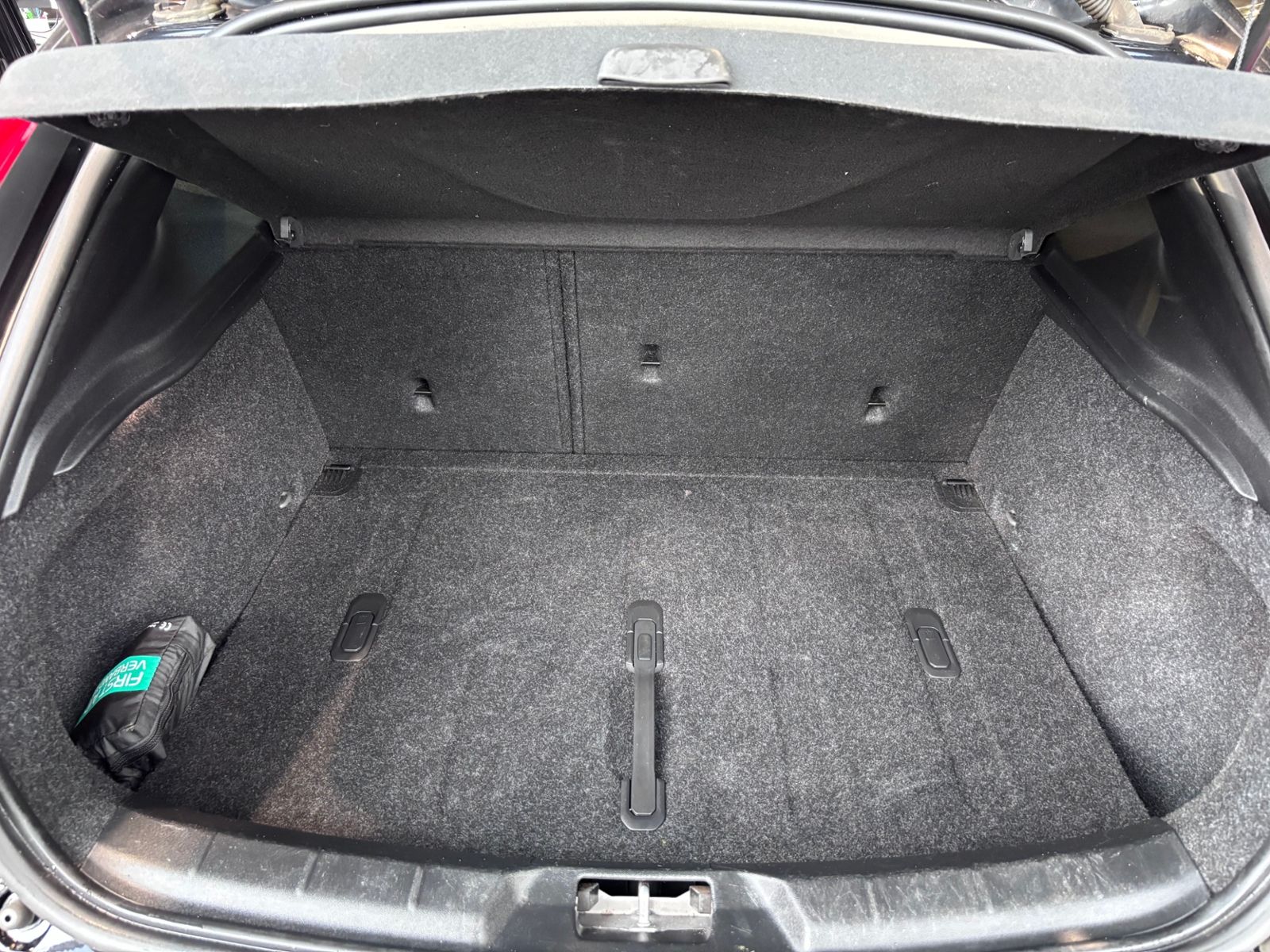 Fahrzeugabbildung Volvo V40 Cross Country Momentum LED NAVI ALU