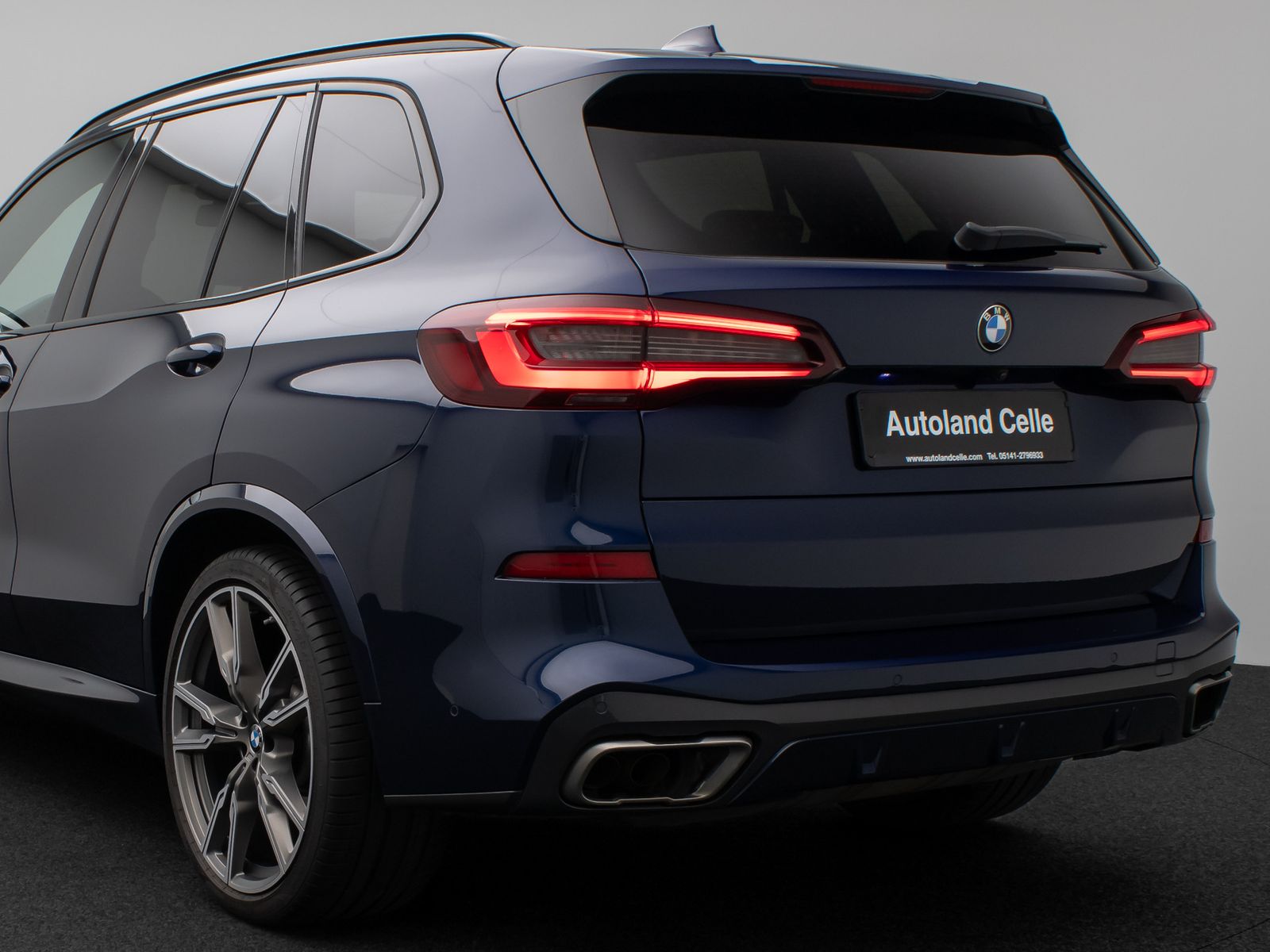 Fahrzeugabbildung BMW X5 M50i 360°Laser SkyLounge HUD B&W SoftCL AHK