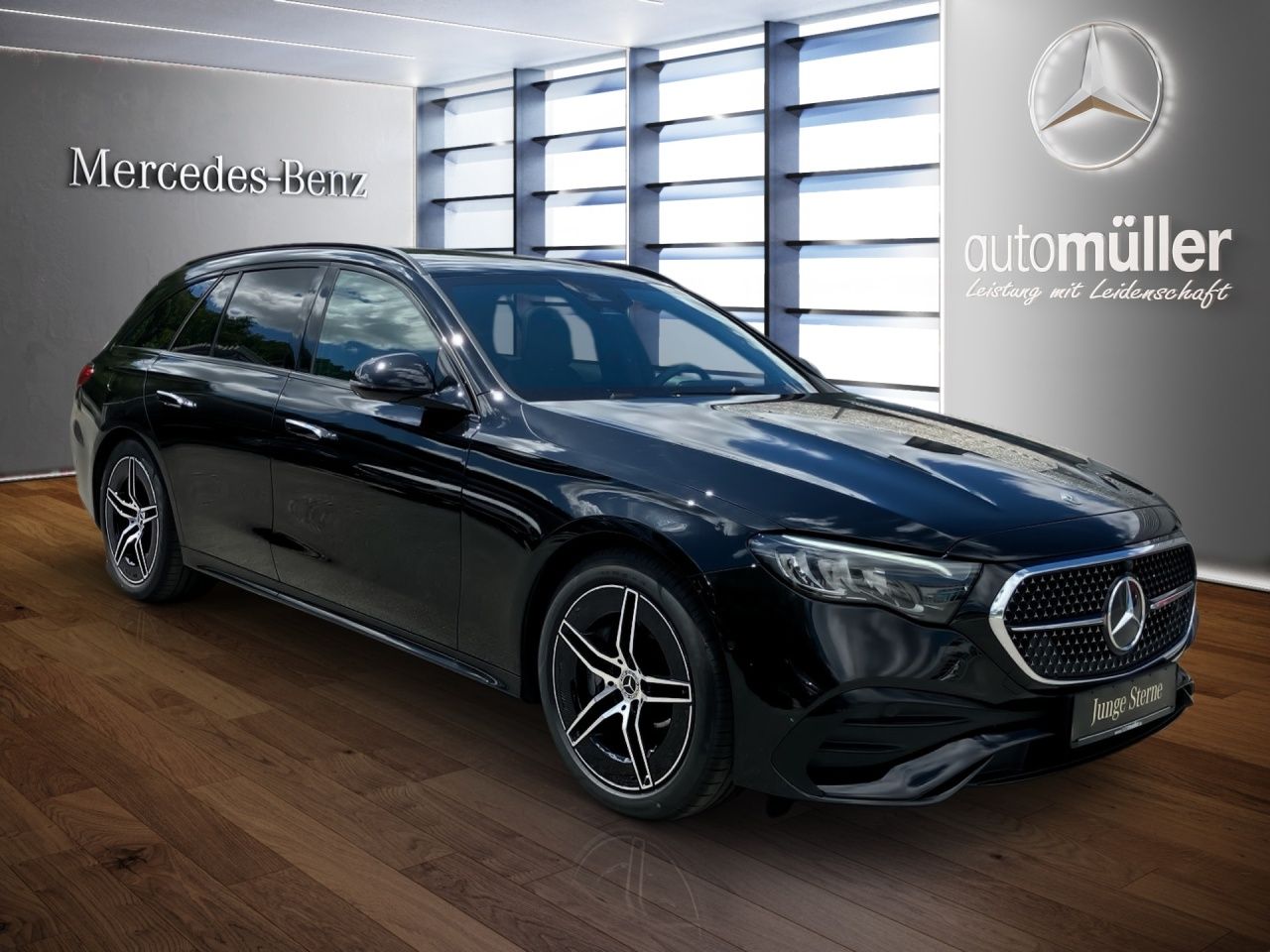 Fahrzeugabbildung Mercedes-Benz E 220 d T AMG+NIGHT+AHK+PANO+KEYLESS+