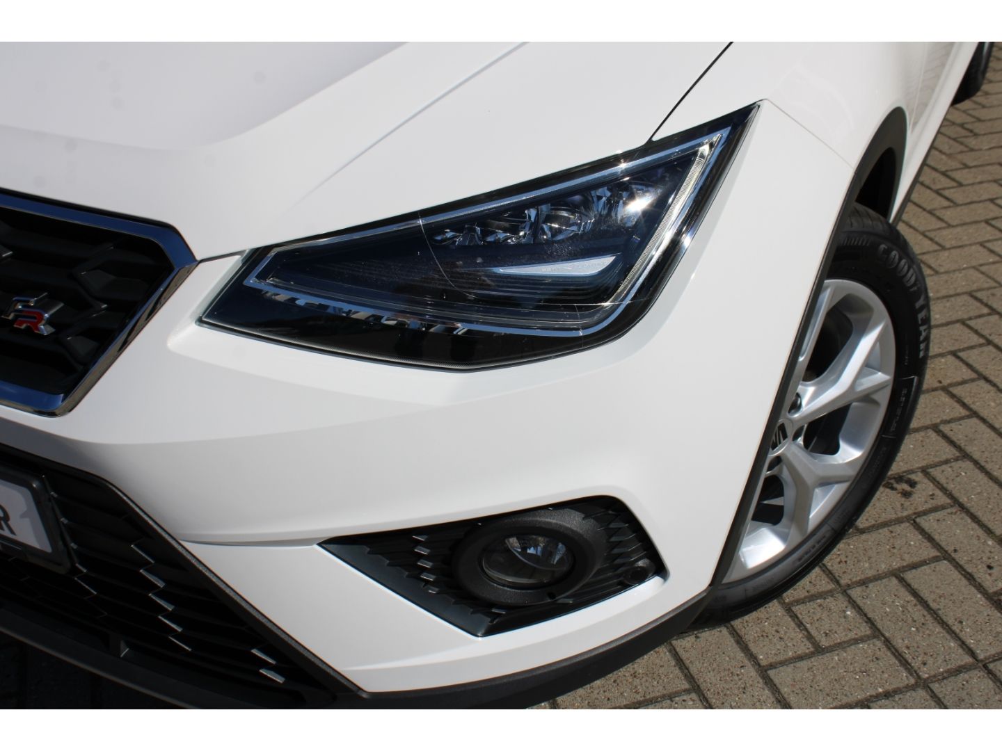 SEAT Arona 1.0 TSI FR LED Full Link DAB PDC RFK SHZg - Image 27