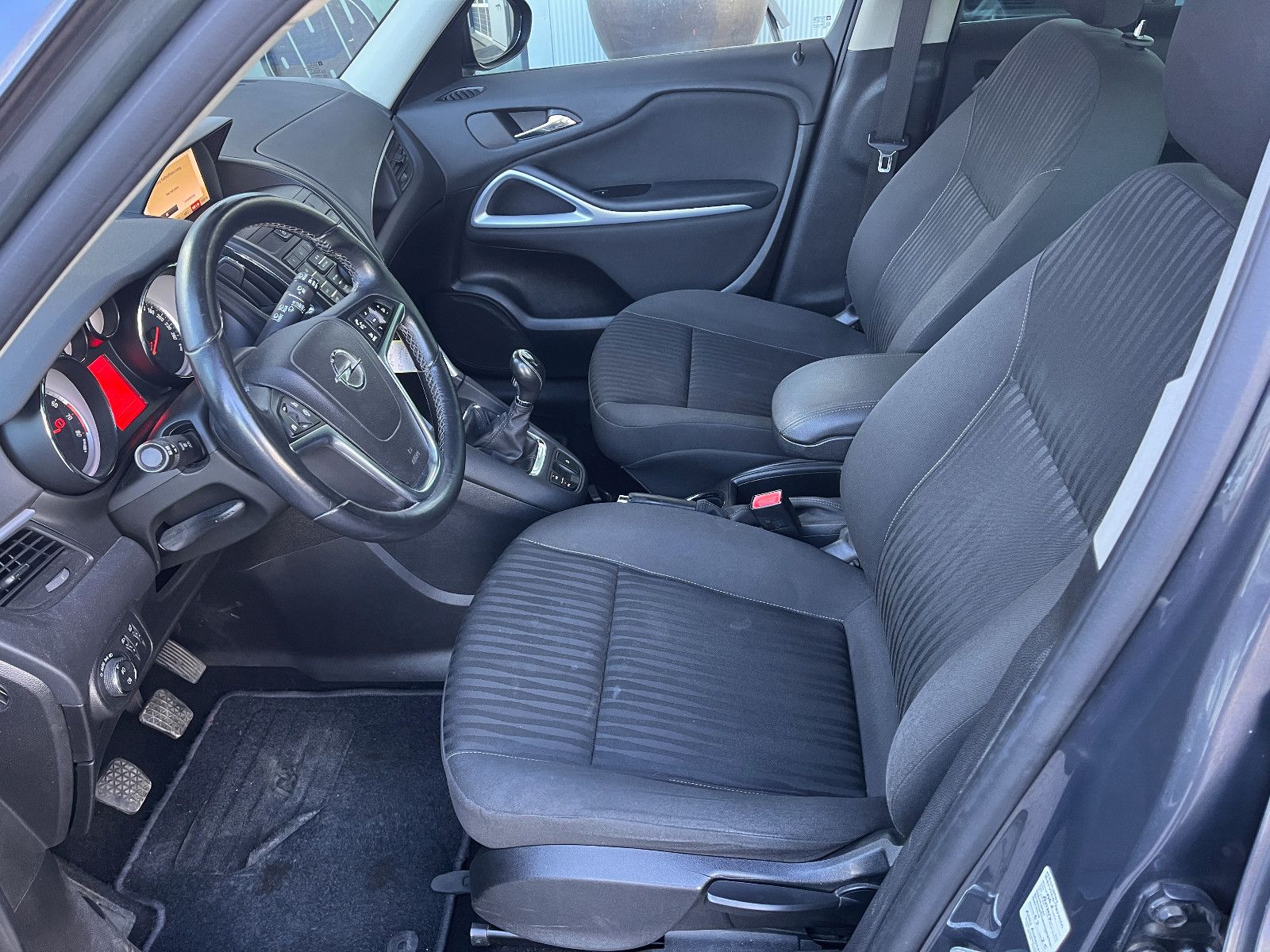 Fahrzeugabbildung Opel Zafira C Tourer Edition 7 Sitzer