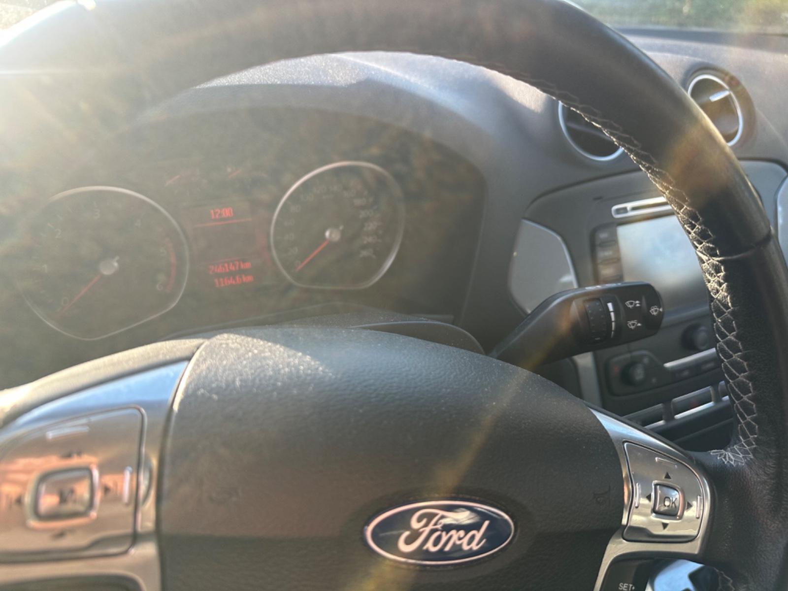 Ford Mondeo 2012 — photo 14
