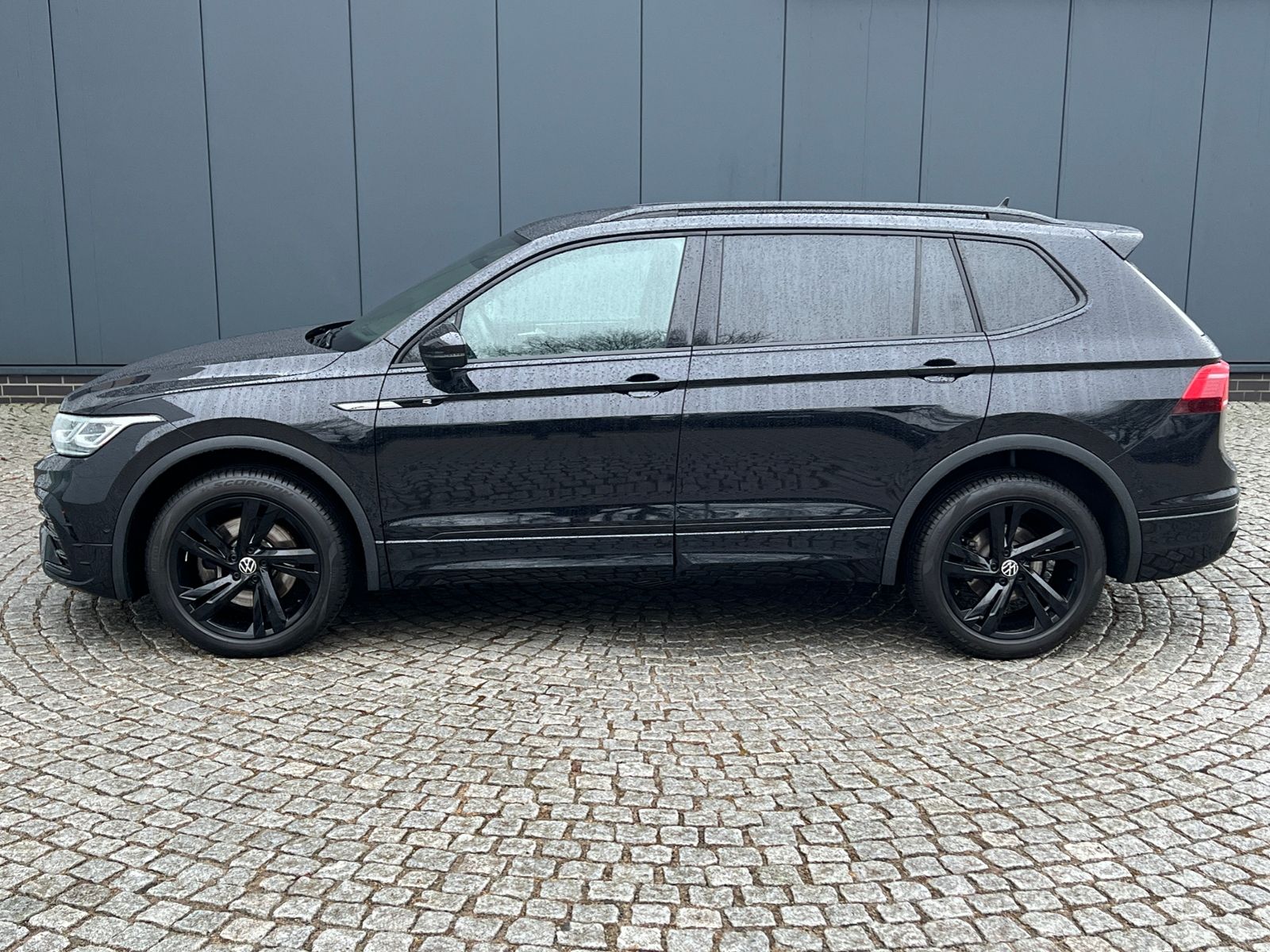 Fahrzeugabbildung Volkswagen Tiguan Allspace R-Line 2.0 TDI DSG 4MOTION *AHK,