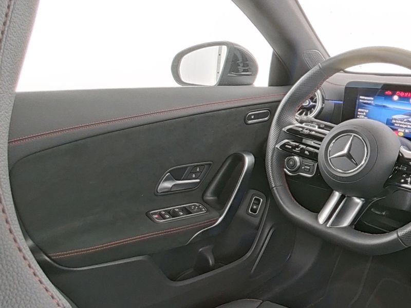 Fahrzeugabbildung Mercedes-Benz CLA 180 SB AMG Line*LED*Kamera*CarPlay*18"*Easy*
