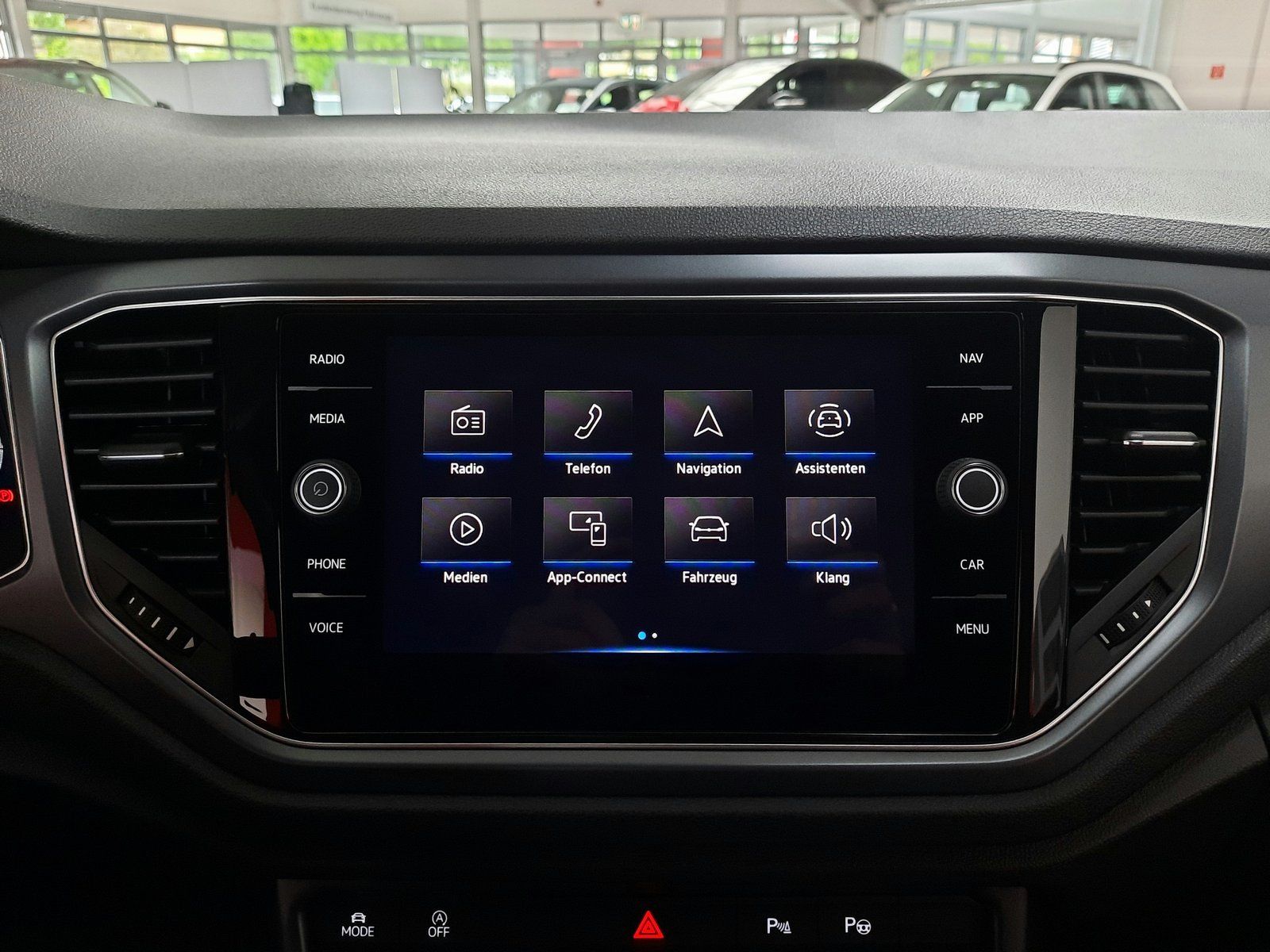 Fahrzeugabbildung Volkswagen T-Roc Cabrio R-Line Black&Style DSG*AHK*Navi*Cam