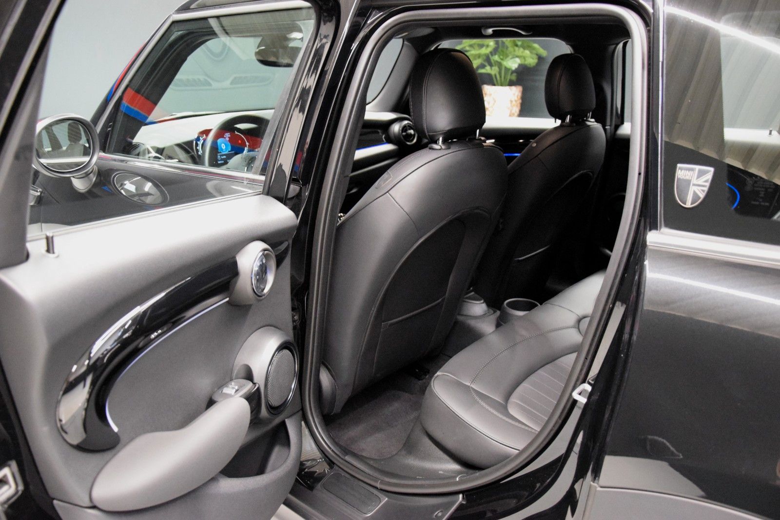 Fahrzeugabbildung MINI Cooper Autom.Mini Yours Trim 5-Tür Premium Extra