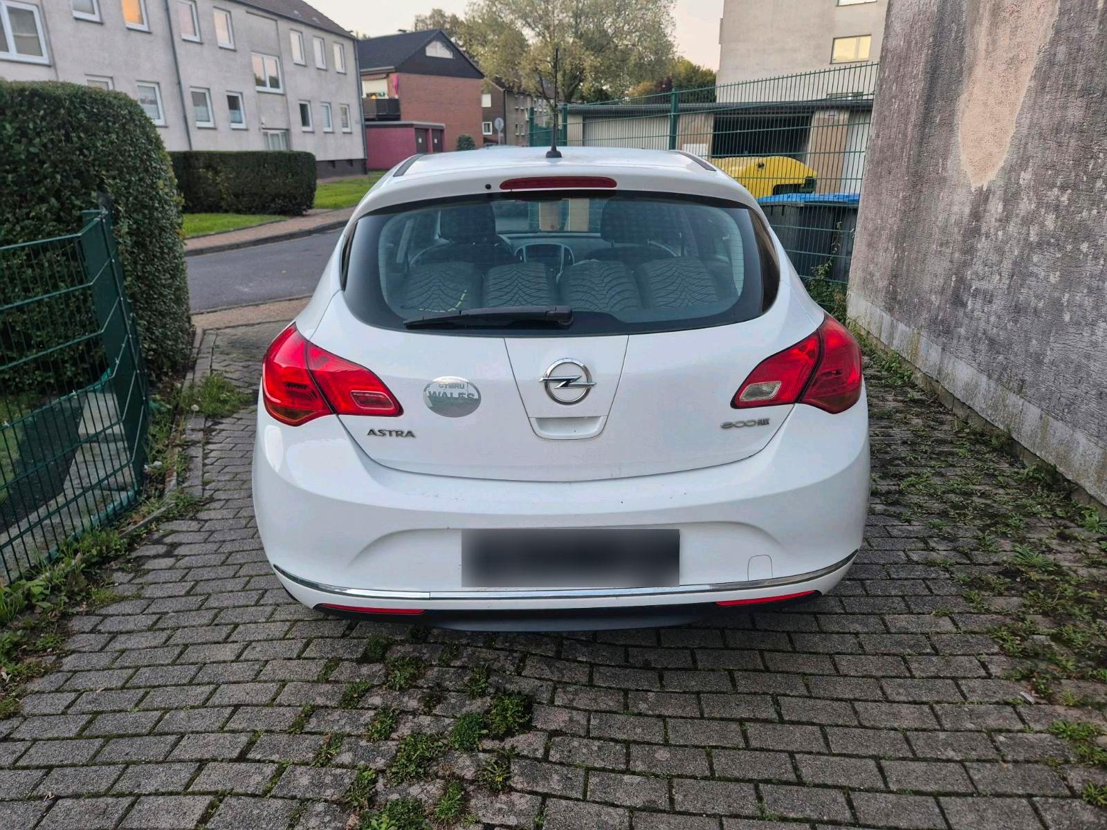 Opel Astra 2013 — photo 5