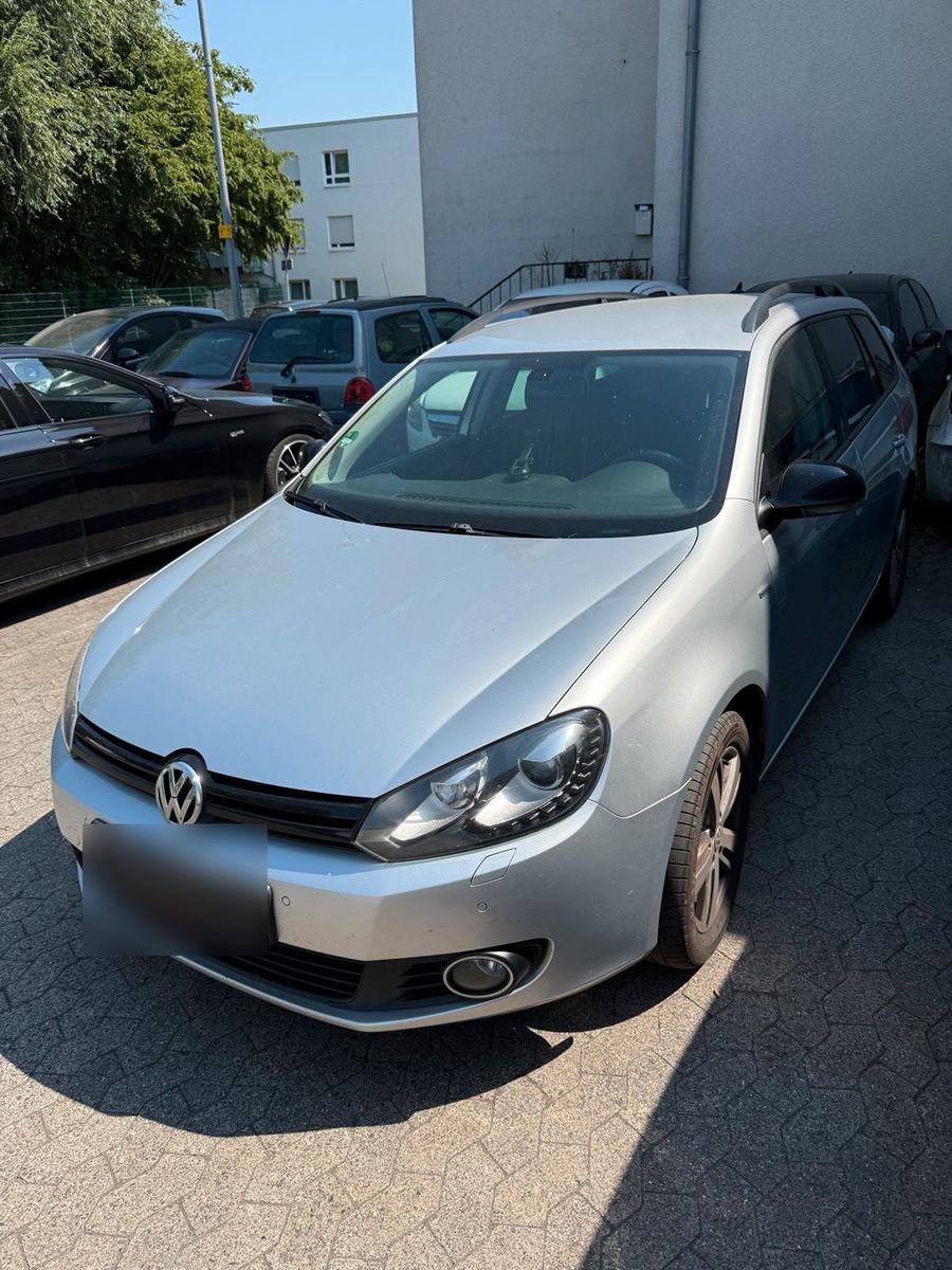 Volkswagen Golf 2012 — interior