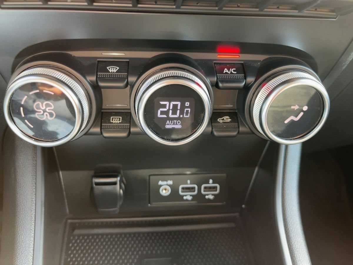 Fahrzeugabbildung Renault Captur INTENS TCe 90 - mit KI generiert/bearbeitet