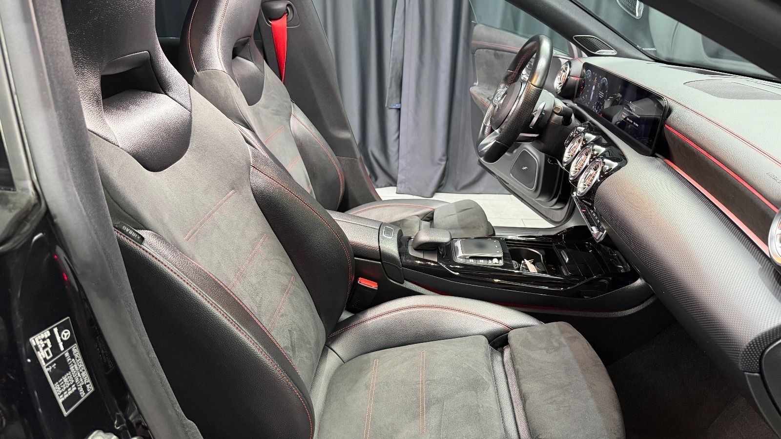 Fahrzeugabbildung Mercedes-Benz CLA 45 AMG Shooting Brake|BURMESTER|HEAD-UP|VOLL