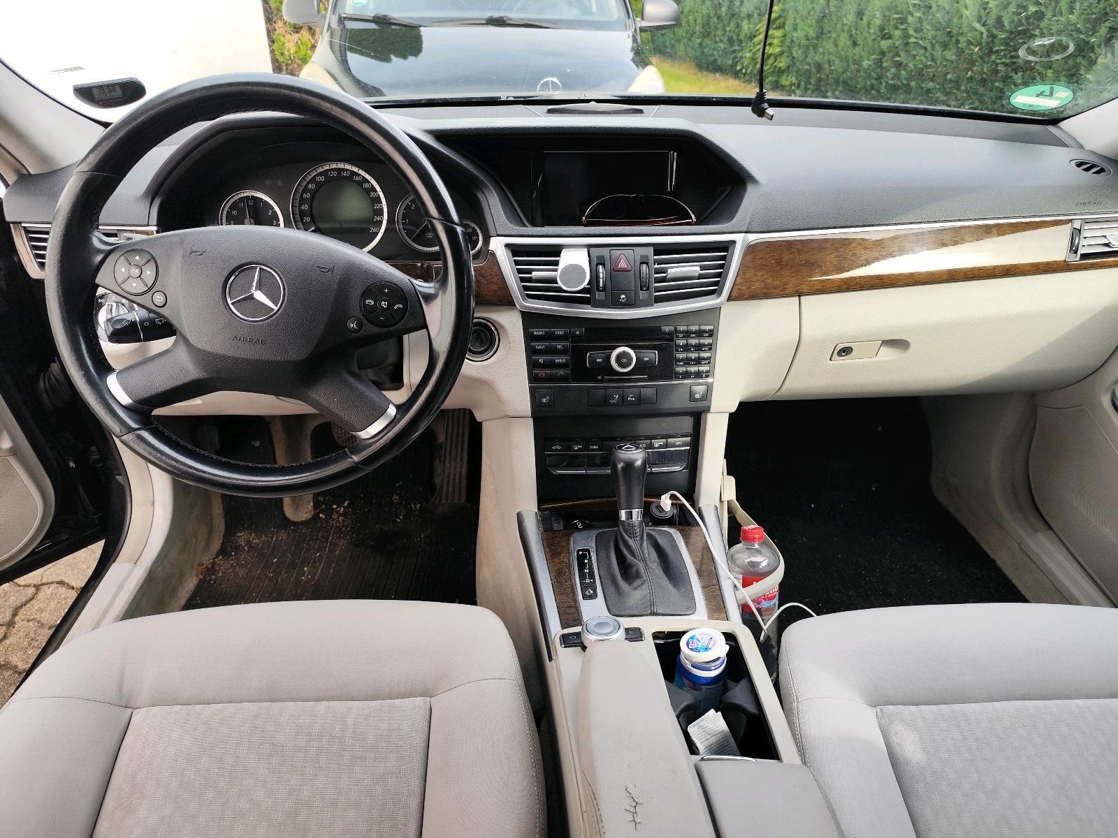 Mercedes-Benz 220 2010 — photo 8
