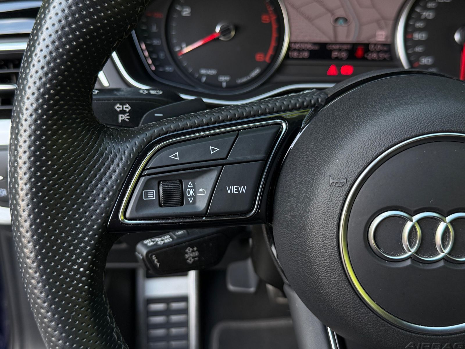 Fahrzeugabbildung Audi A4 Avant 40 TDI S-tr. S Line LED+NAV+KAM+SHZ+MFL