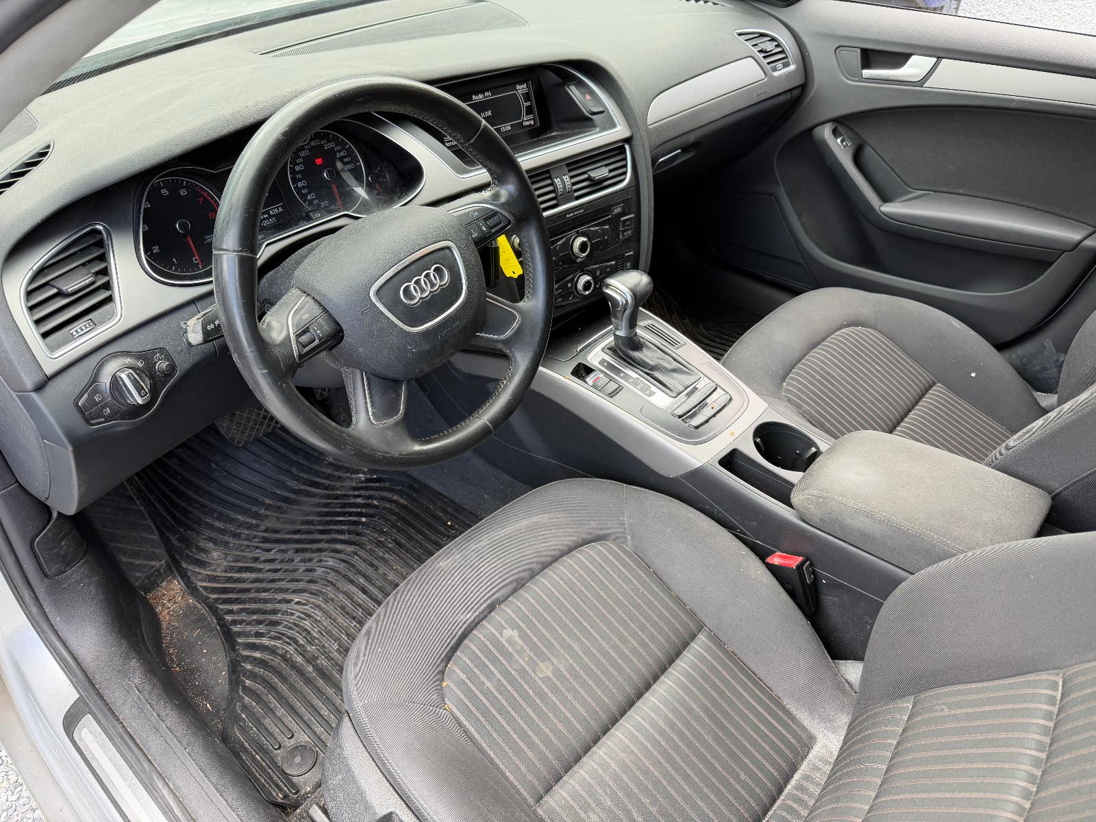 Audi A4 2012 — салон