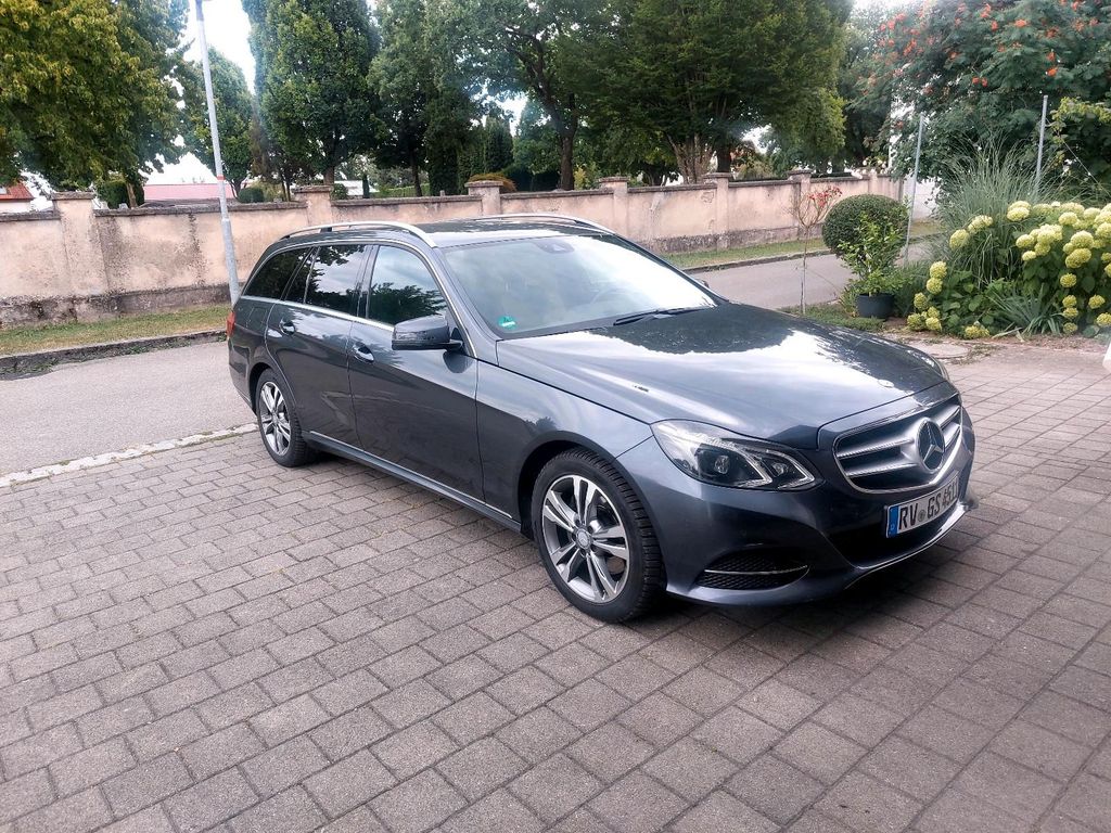 Image of Mercedes-Benz E 220