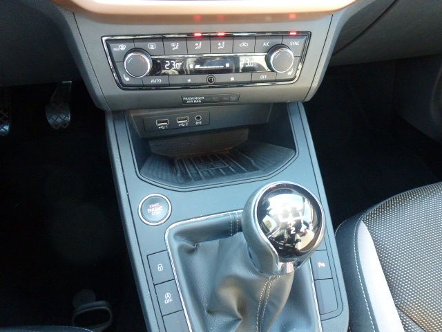 Fahrzeugabbildung SEAT Ibiza Xcellence 1.0 TSI + Navi + LED + Beats