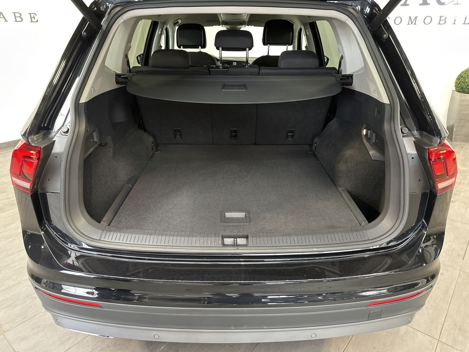 Fahrzeugabbildung Volkswagen Tiguan Allspace 2.0 TDI 4M CL DSG NAV+SHZ+AHK+AC