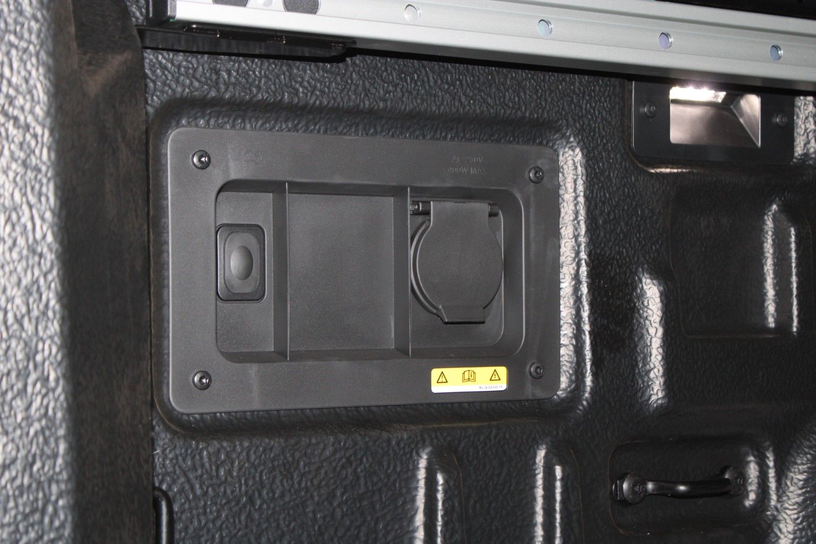 Fahrzeugabbildung Ford Ranger Platinum Automatik LEDER B&O ROLLO AHK