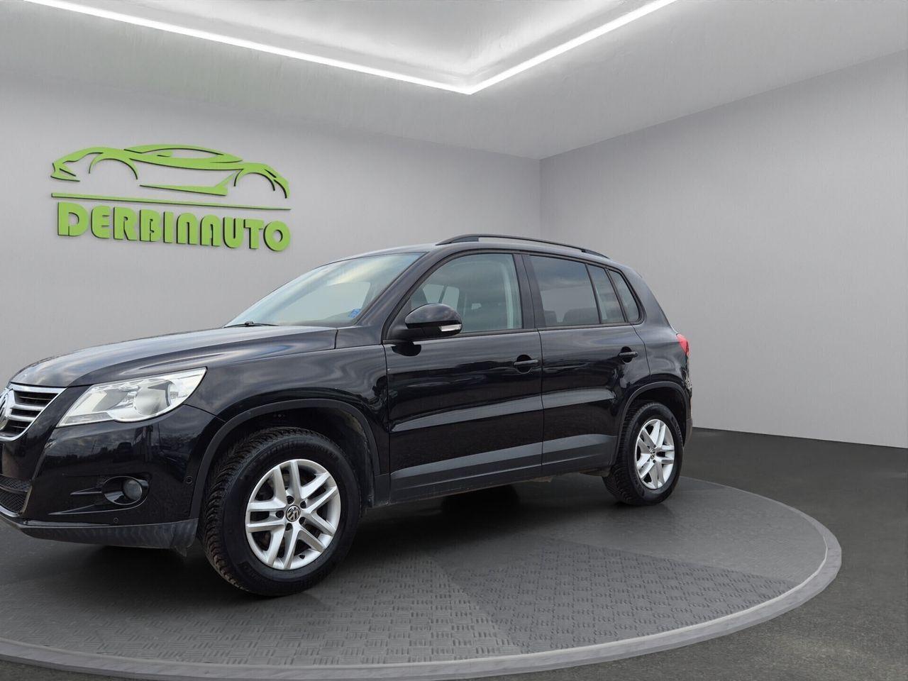 Volkswagen Tiguan 2010 — rear view