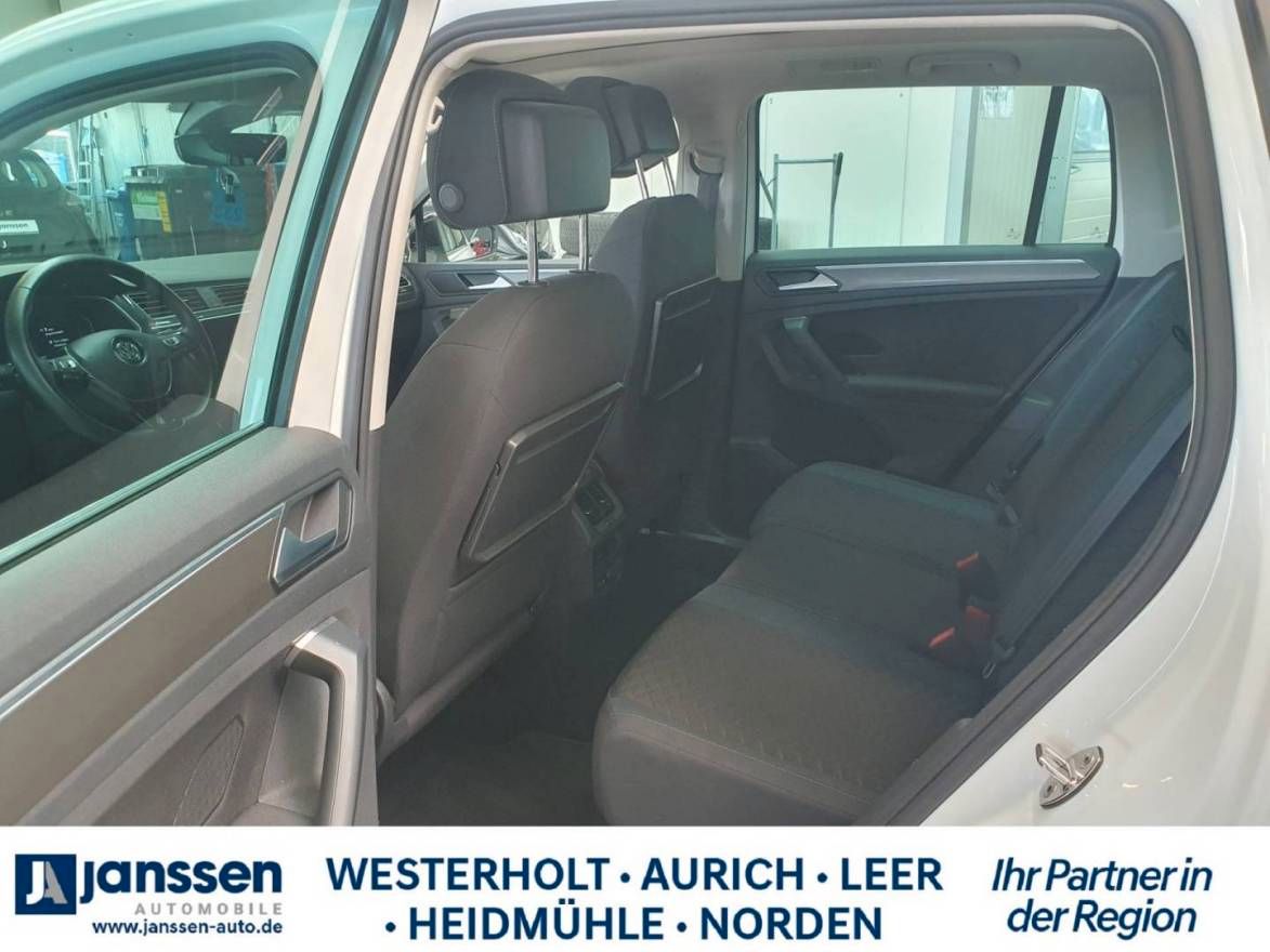 Fahrzeugabbildung Volkswagen VW Tiguan 4motion/Automatik/PDC/Navi/Sitzheizung