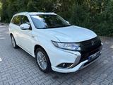 Mitsubishi Outlander PHEV Basis Spirit 4WD*Euro6*1 HAND* - Mitsubishi Outlander: Basis Spirit