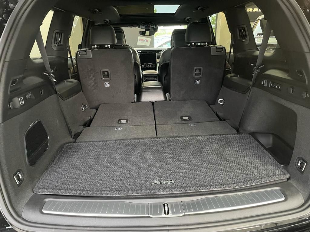 Fahrzeugabbildung Jeep JEEP GRAND CHEROKEE -L- SUMMIT  5.7L-V8