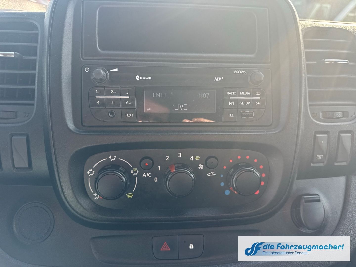 Fahrzeugabbildung Opel Vivaro B Kombi  L1H1 2,7t 1.6 CDTI *G8105 KLIMA