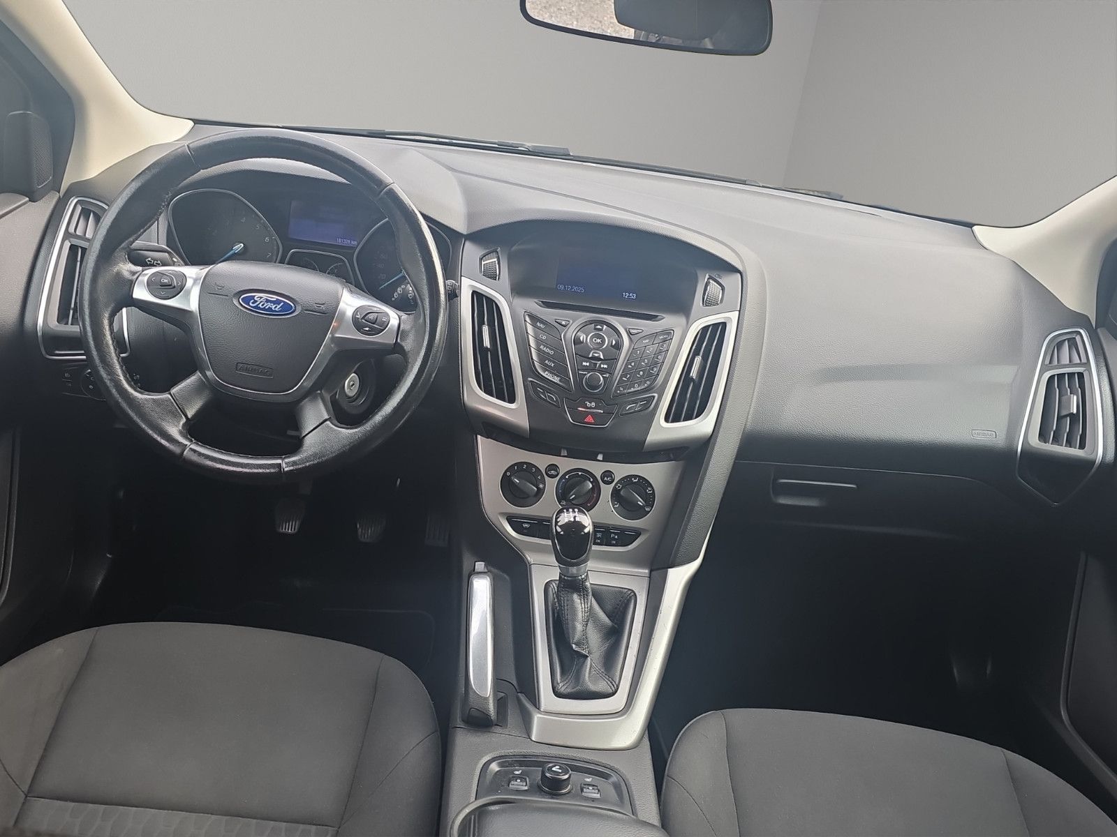 Fahrzeugabbildung Ford Focus Turnier Champions Edition