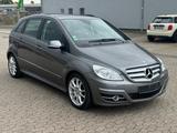Mercedes-Benz B 200 CDI 140PS - 1.Hand  Pano Klima Navi  2xPDC - mit Diesel-Antrieb: Grau, Teilleder, Panorama-Dach, Limousine