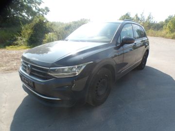 Volkswagen Tiguan - 1