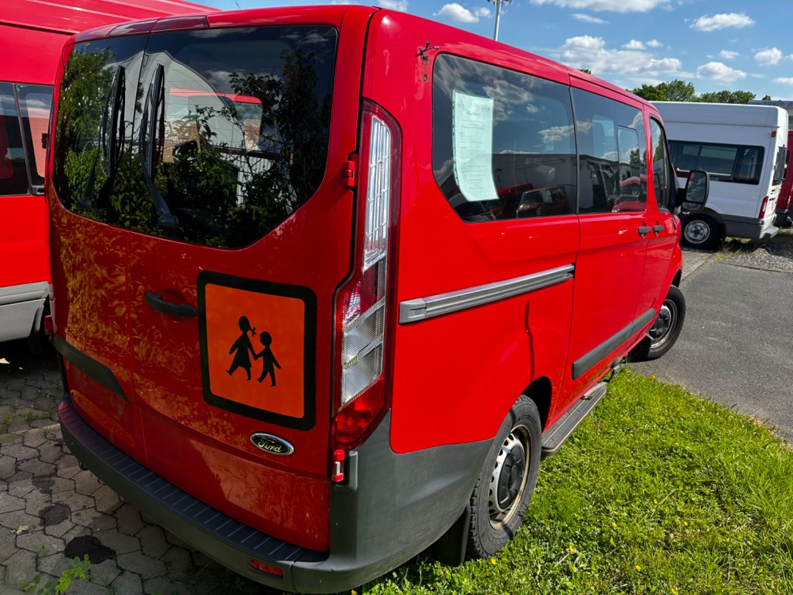 Fahrzeugabbildung Ford Transit Custom Kombi 9 Sitzer 1626 Motorschaden