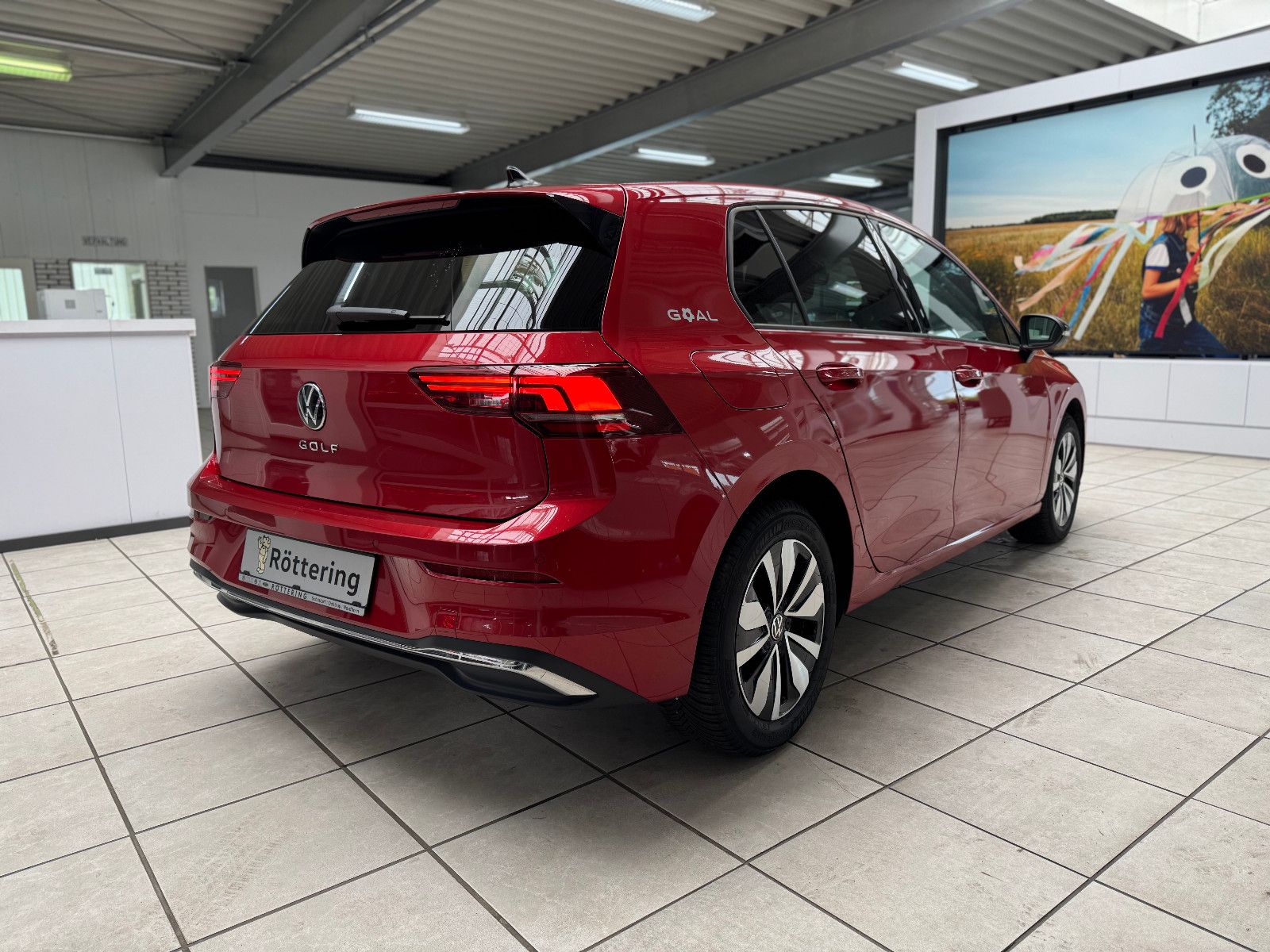 Fahrzeugabbildung Volkswagen Golf VIII Lim. 1.5 TSI +LED+SHZ+NAVI+CARPLAY+GJR