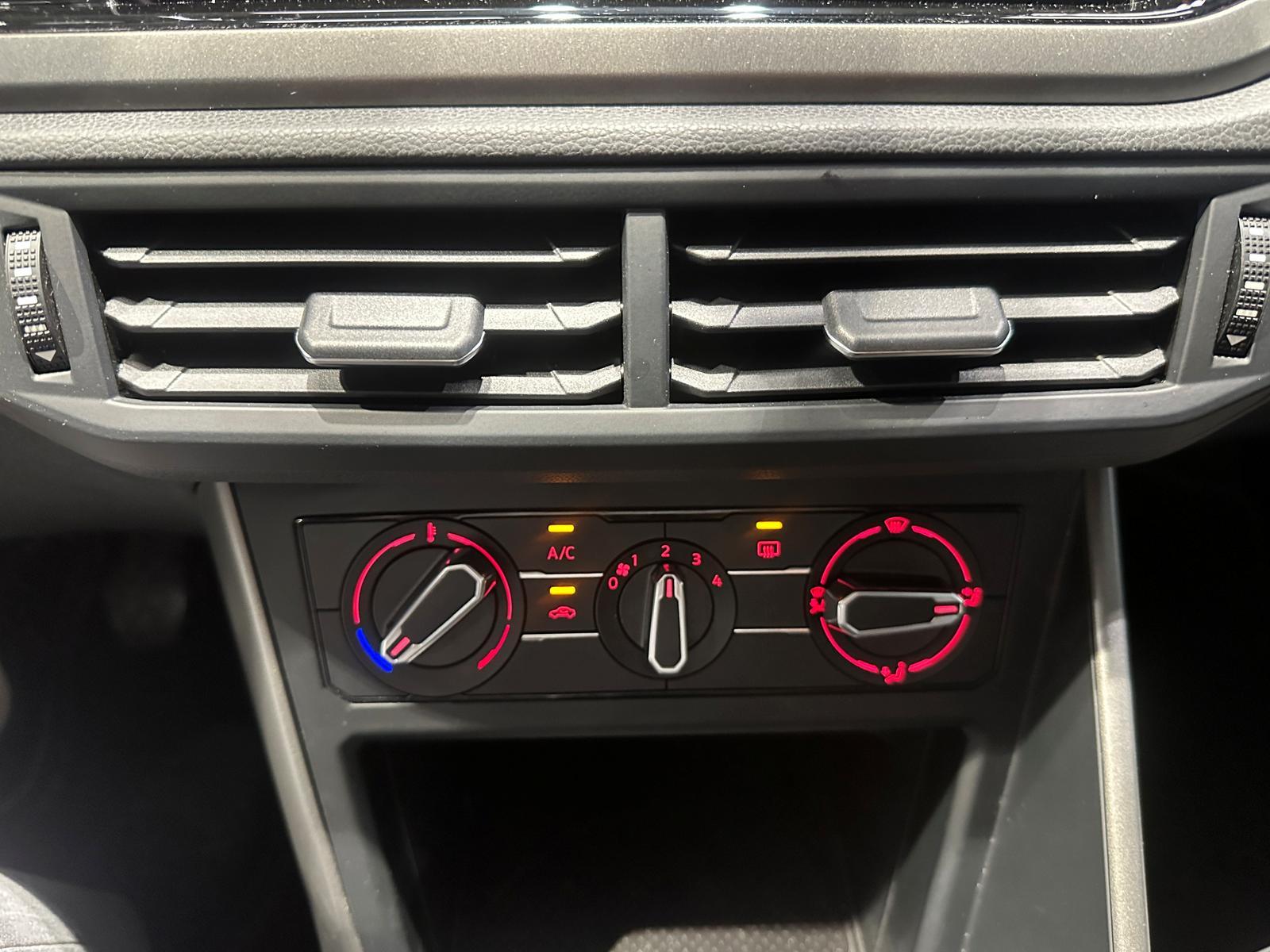 Volkswagen POLO COMFORTLINE KEYLESS TEMPOMAT PDC KAMERA NAV
