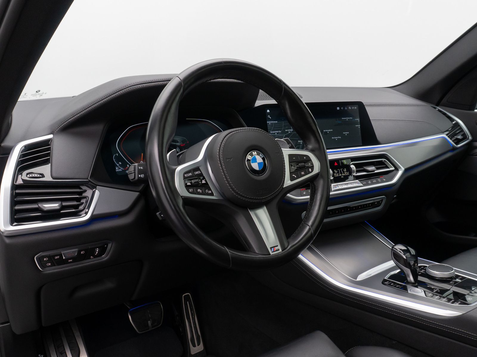 Fahrzeugabbildung BMW X5 xD30d M Sport 360° HUD HiFi DAB AHK Panorama