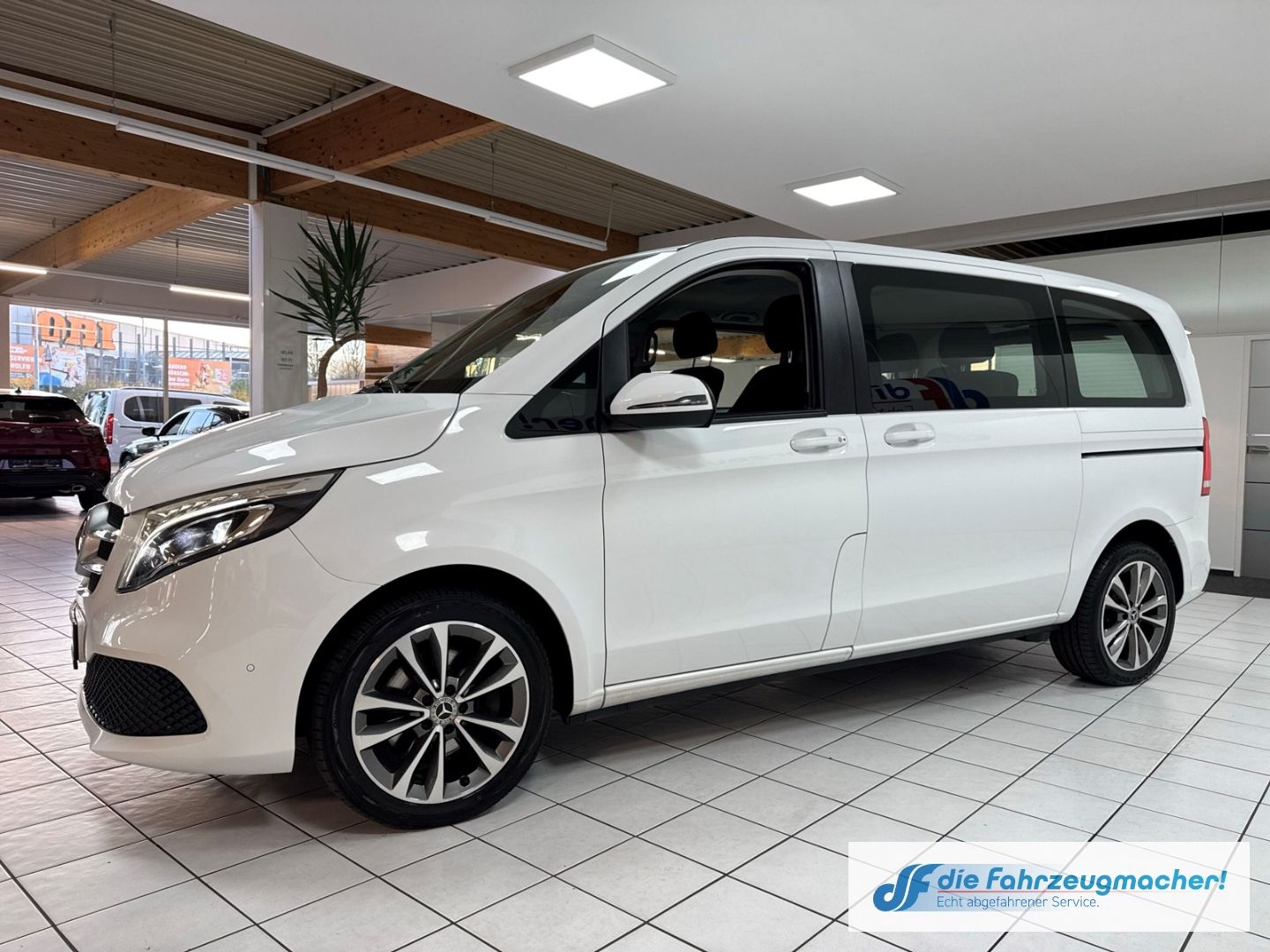 Fahrzeugabbildung Mercedes-Benz V 250 d kompakt LED Blendfreies Fernl. Kurvenlic