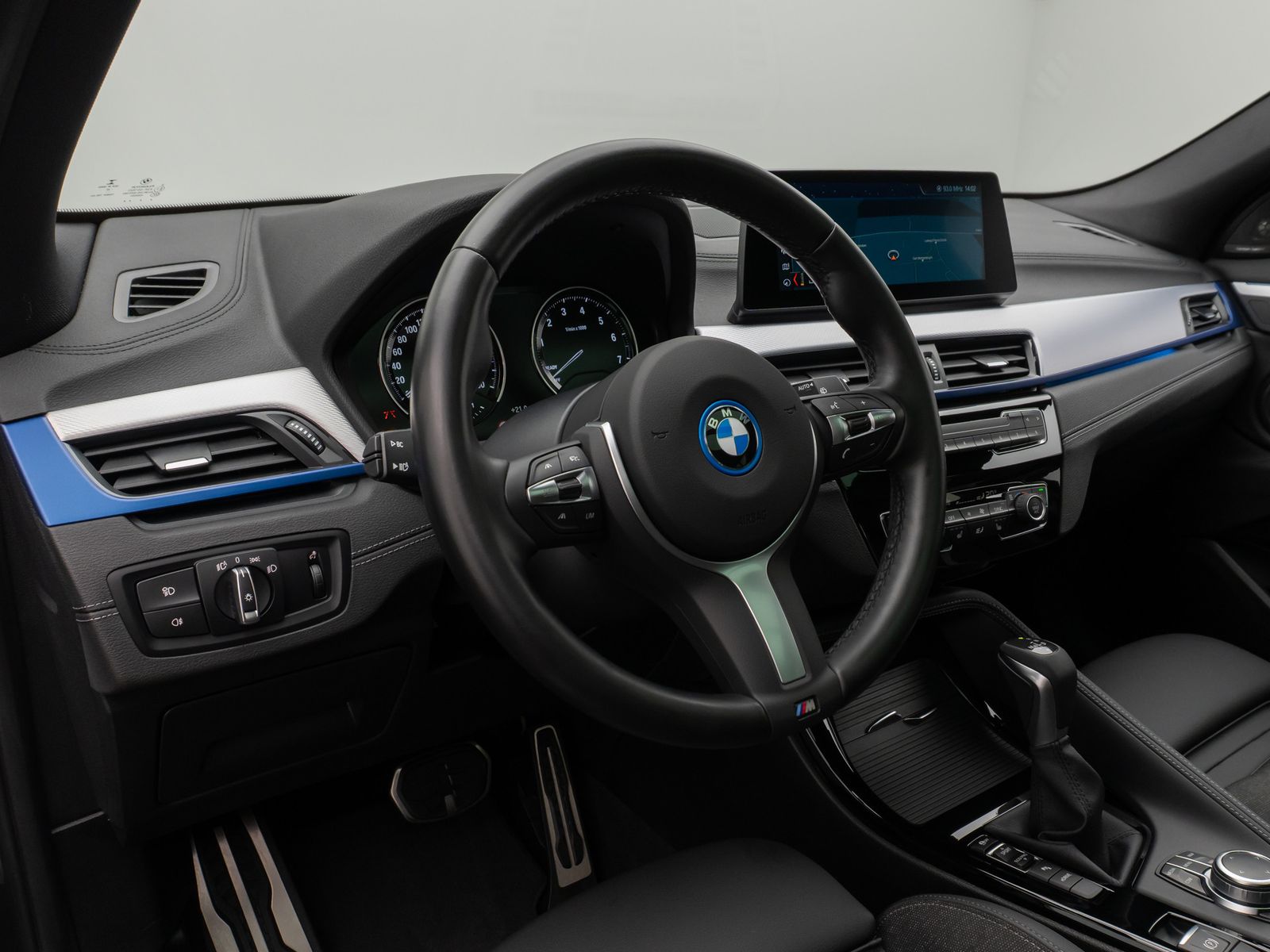 Fahrzeugabbildung BMW X2 xD25e M Sport HUD DAB Kamera Alarm Panorama