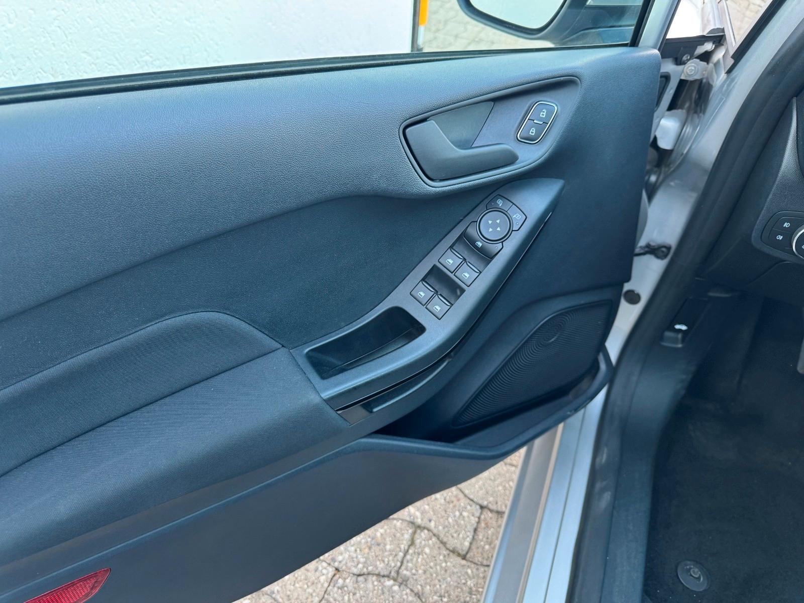 Ford Fiesta Cool & Connect 5-türig (viele Extras)
