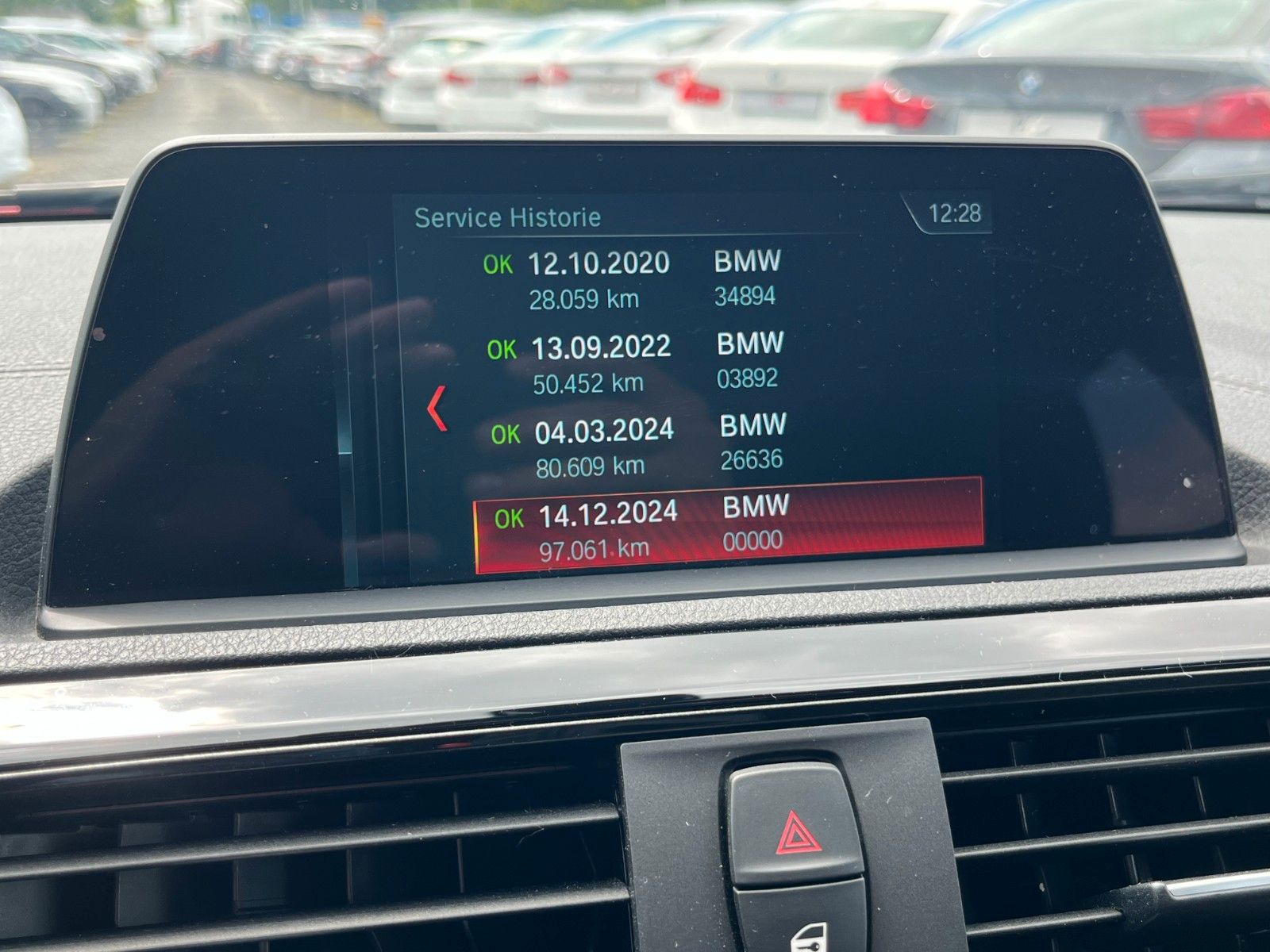 Fahrzeugabbildung BMW 120d xDrive SPORT LINE Sport-Aut Navi LED Kamera